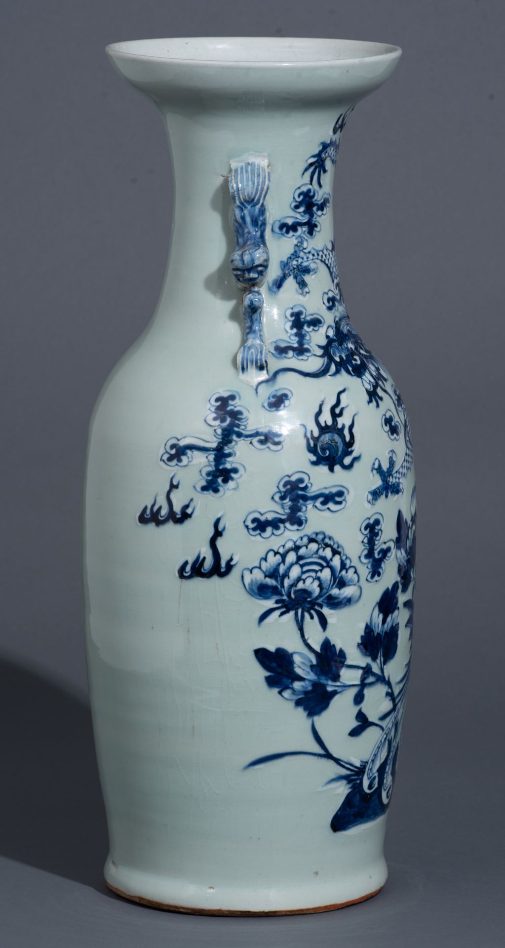 A Chinese celadon vase, blue and white decorated with a dragon and a phoenix, paired with Fu lions, - Bild 5 aus 8