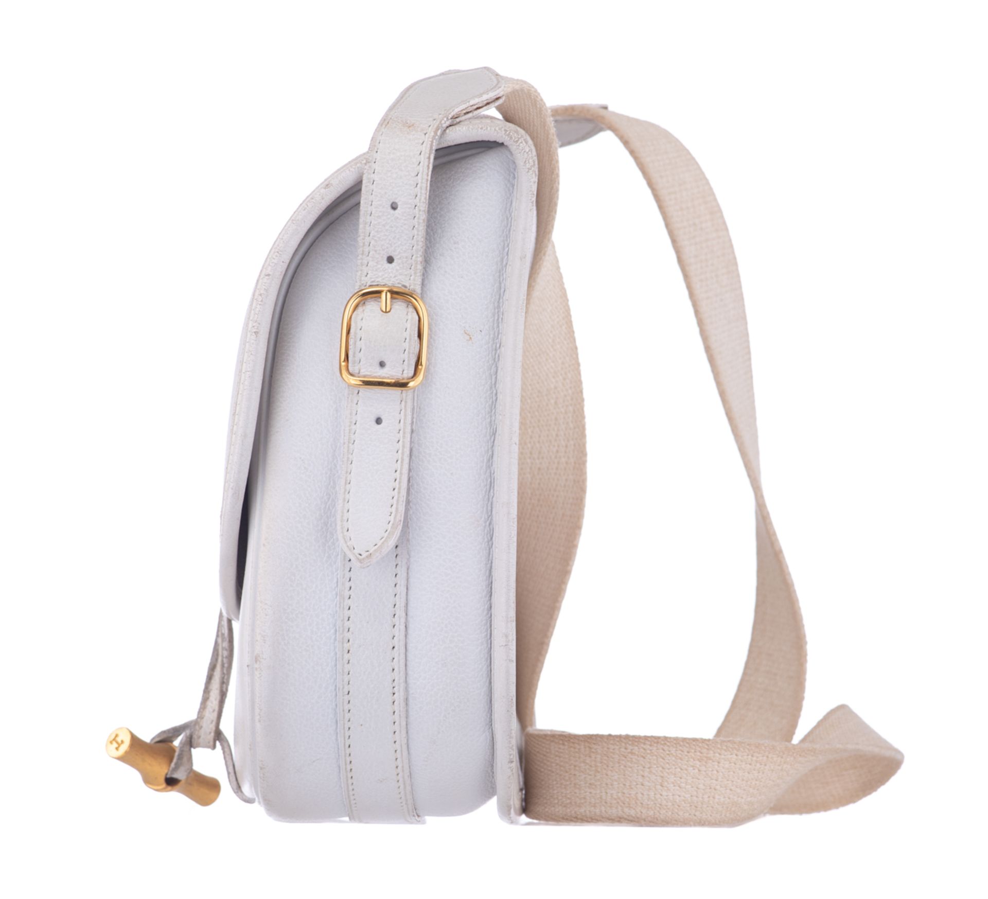 A vintage Hermès white leather 'duffle bamboo' handbag, H 19 - W 22 cm - Image 5 of 18