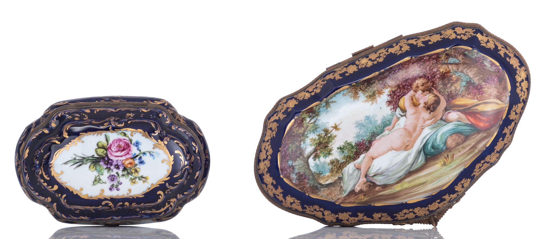 A covered bleu royale ground Sèvres box with gilt bronze mounts, the roundel polychrome decorated wi - Bild 6 aus 11