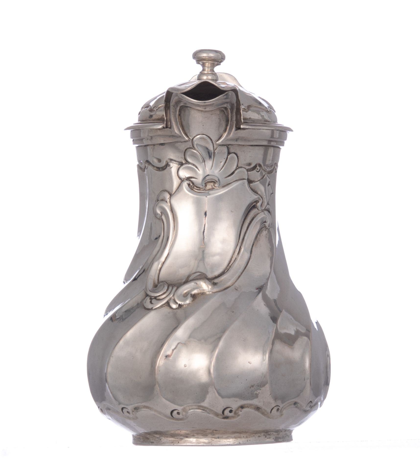 An 18thC French silver Rococo 'solitaire' coffee pot with an ebony handle, illegibly hallmarked, H 1 - Bild 5 aus 8
