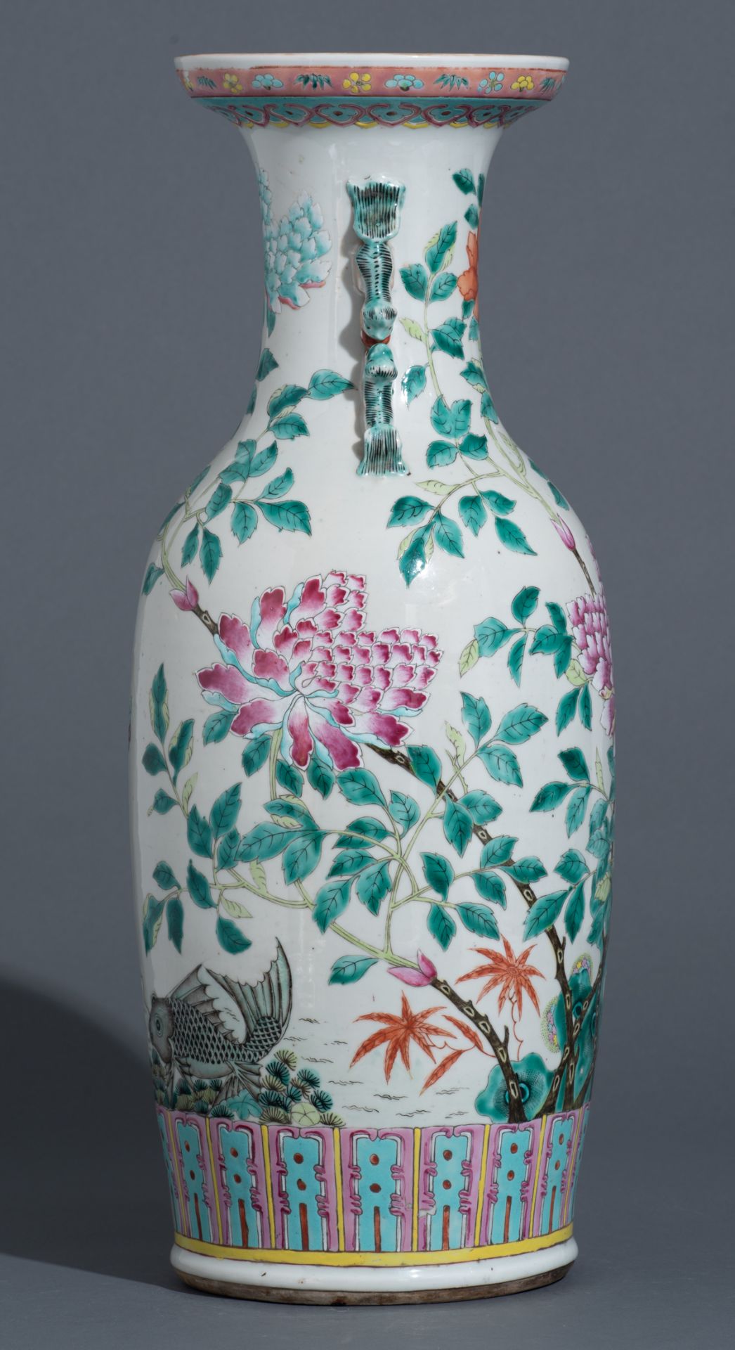 A Chinese famille rose vase, overall decorated with flowers, butterflies and carps, 19thC, H 61 cm - Bild 5 aus 7
