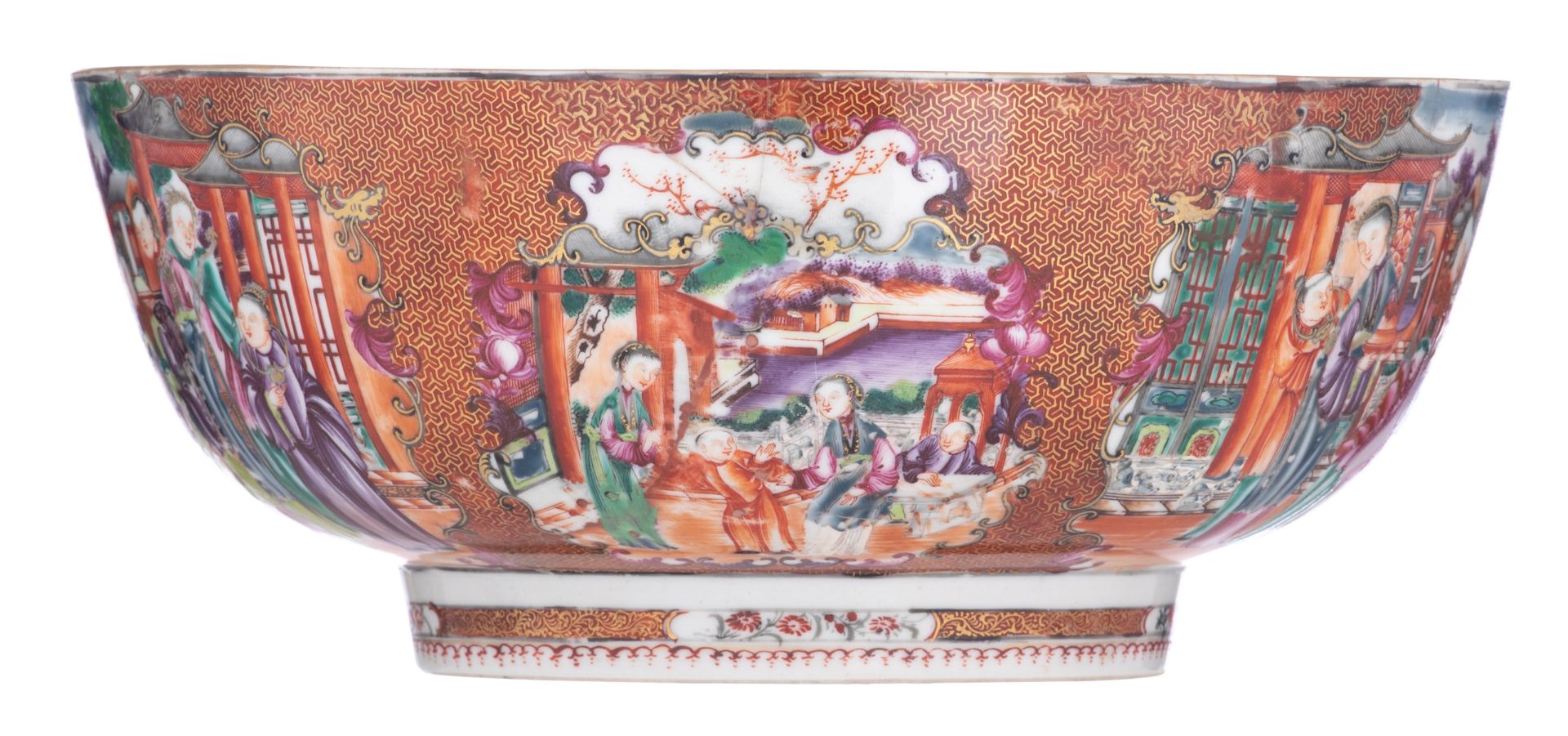 A Chinese 'Mandarin pattern' export porcelain punch bowl, the panels with ladies on a terrace, 18thC - Image 5 of 8