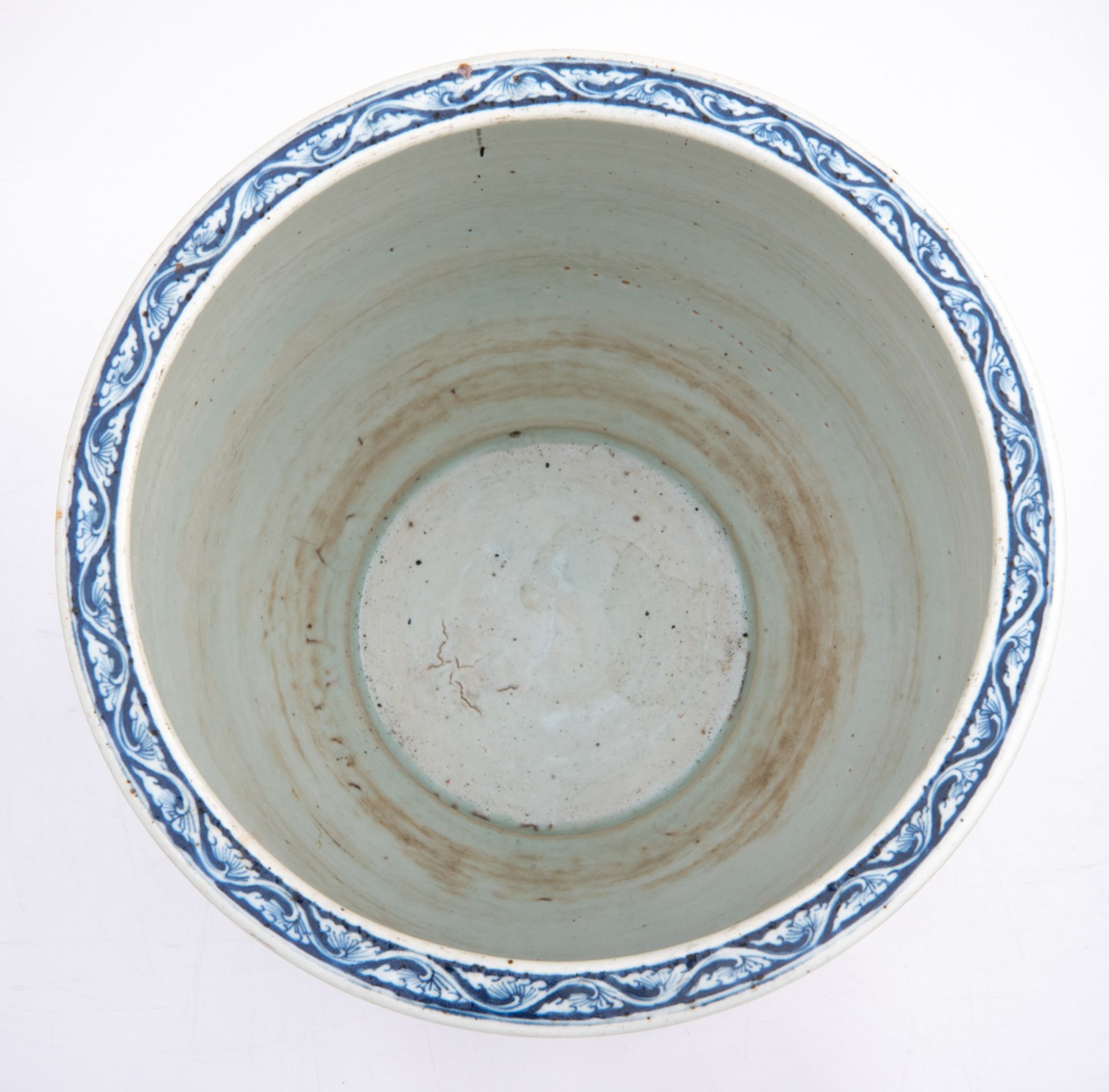 A Chinese blue and white cachepot, decorated with flower scrolls and leafy tendrils, 19thC, H 33 - ø - Image 6 of 7