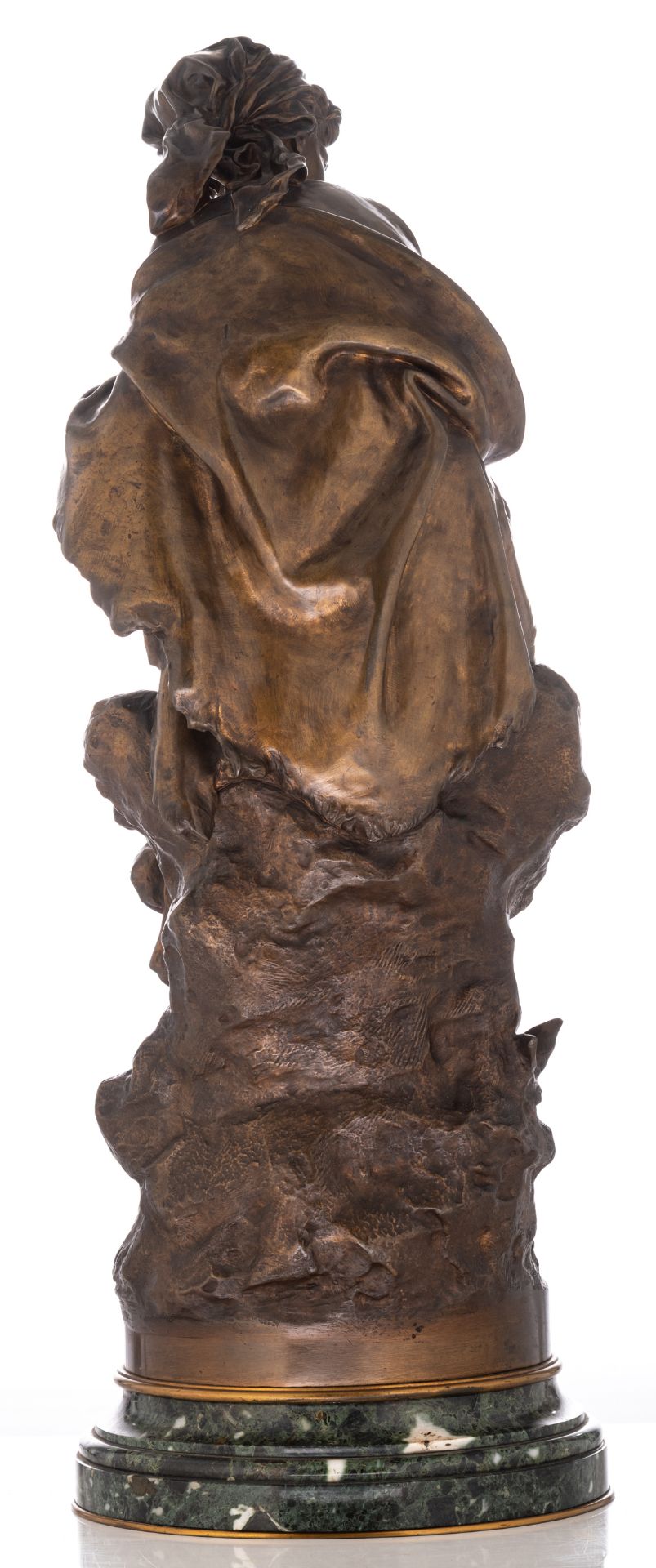 Moreau Math., a 'Hors Concours', patinated bronze sculpture representing a mother protecting her chi - Bild 3 aus 5