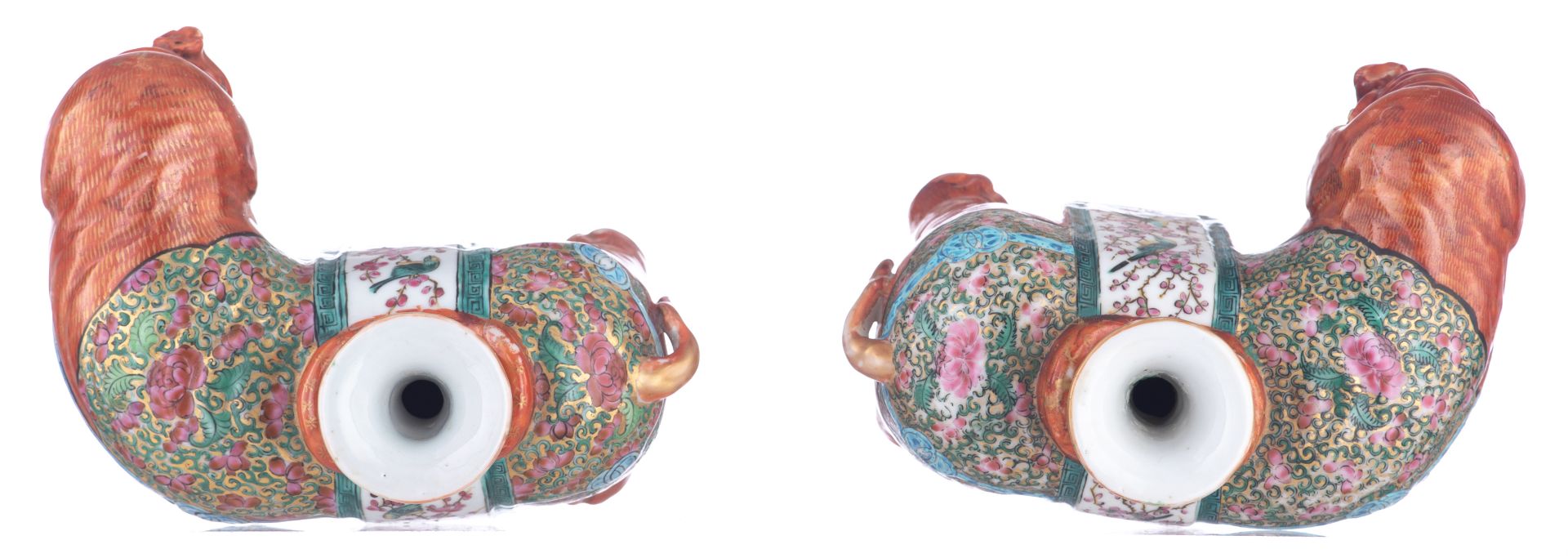 A pair of Chinese red-coral ground and famille rose elephant-shaped joss stick holders, first half o - Bild 6 aus 7