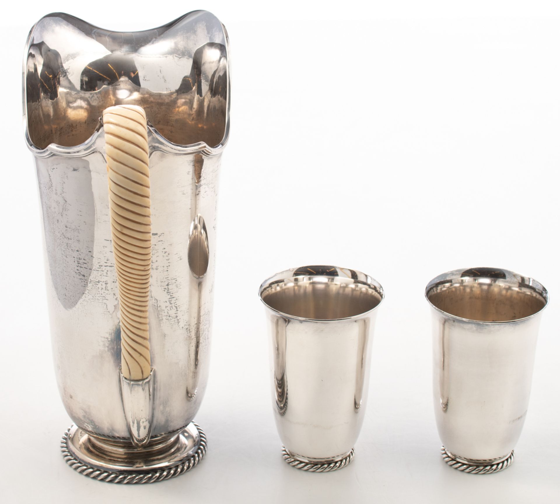 An 800/000 silver seven-piece lemonade set consisting of six goblets and an ewer with a twisted ivor - Bild 11 aus 32