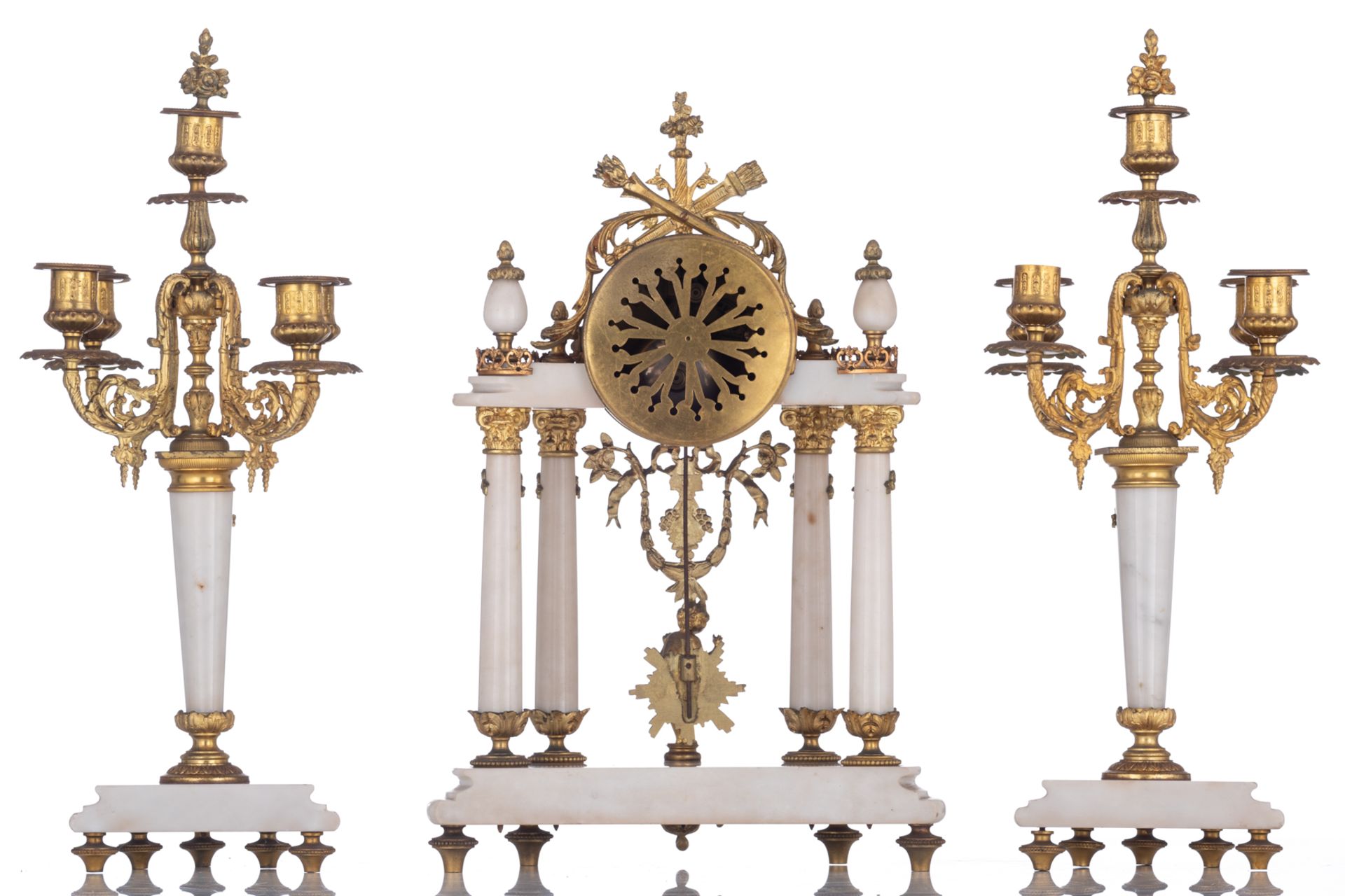 A fine gilt bronze and Carrara marble Neoclassical three-piece clock garniture, the inside mechanism - Bild 3 aus 9