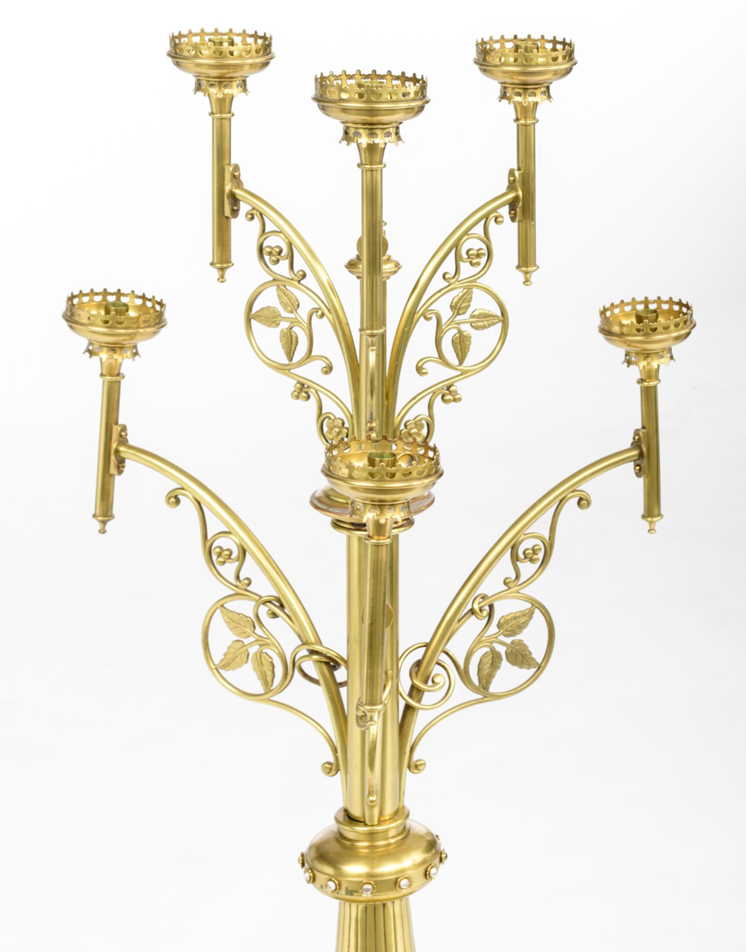 An imposing bronze Gothic Revival floor candelabra on lion-shaped feet, the six arms decorated with - Bild 5 aus 6