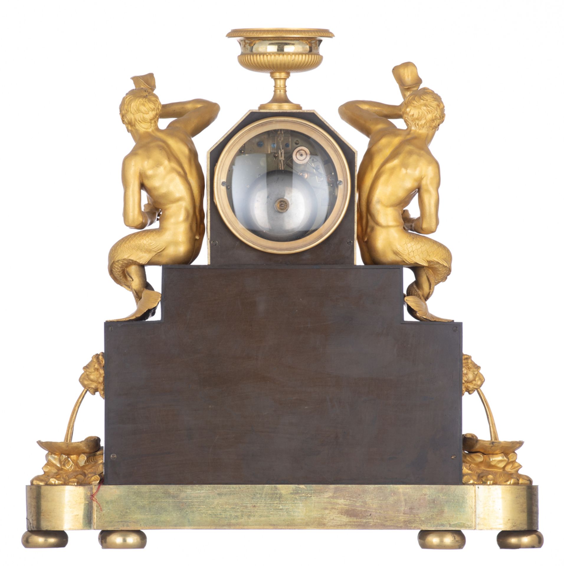 A rare and imposing Neoclassical ormolu and patinated bronze mantle clock, the white enamel dial sig - Bild 3 aus 8