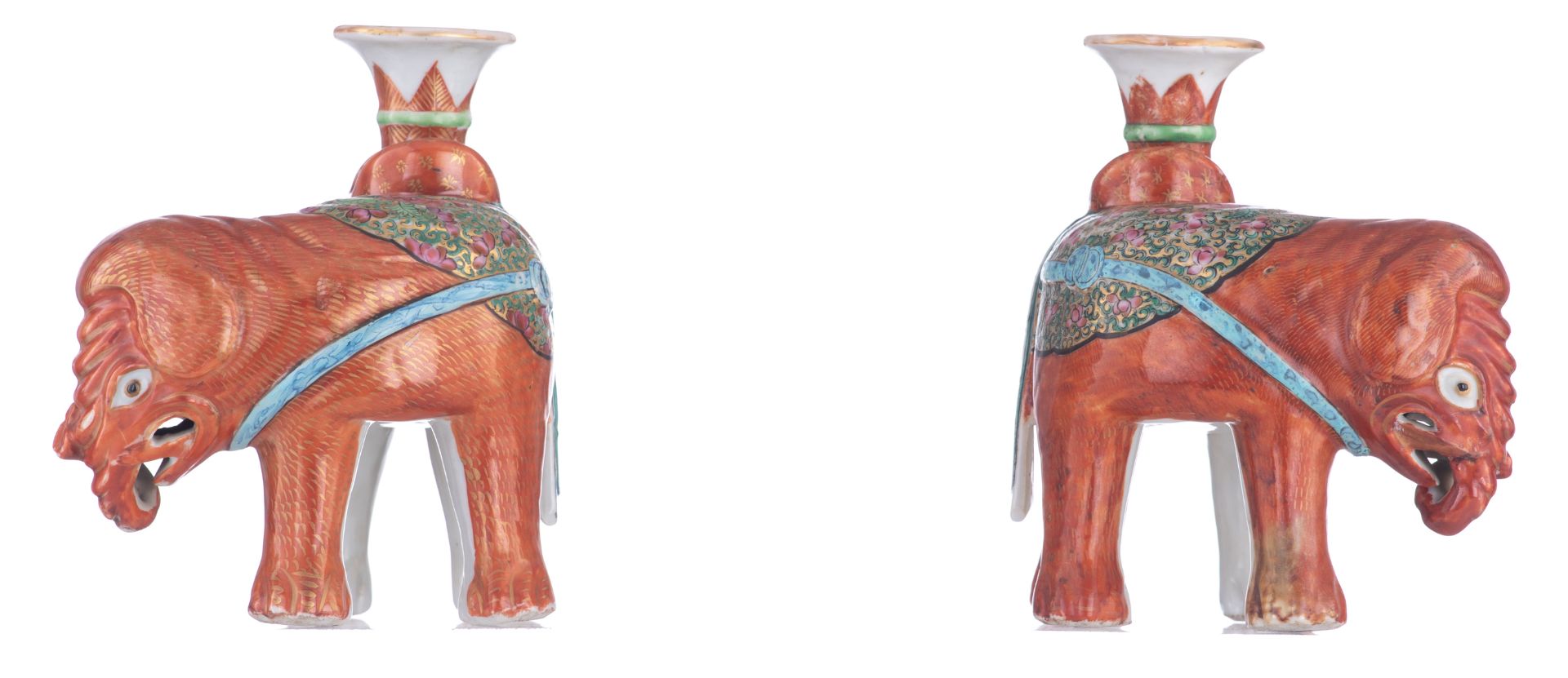A pair of Chinese red-coral ground and famille rose elephant-shaped joss stick holders, first half o - Bild 5 aus 7