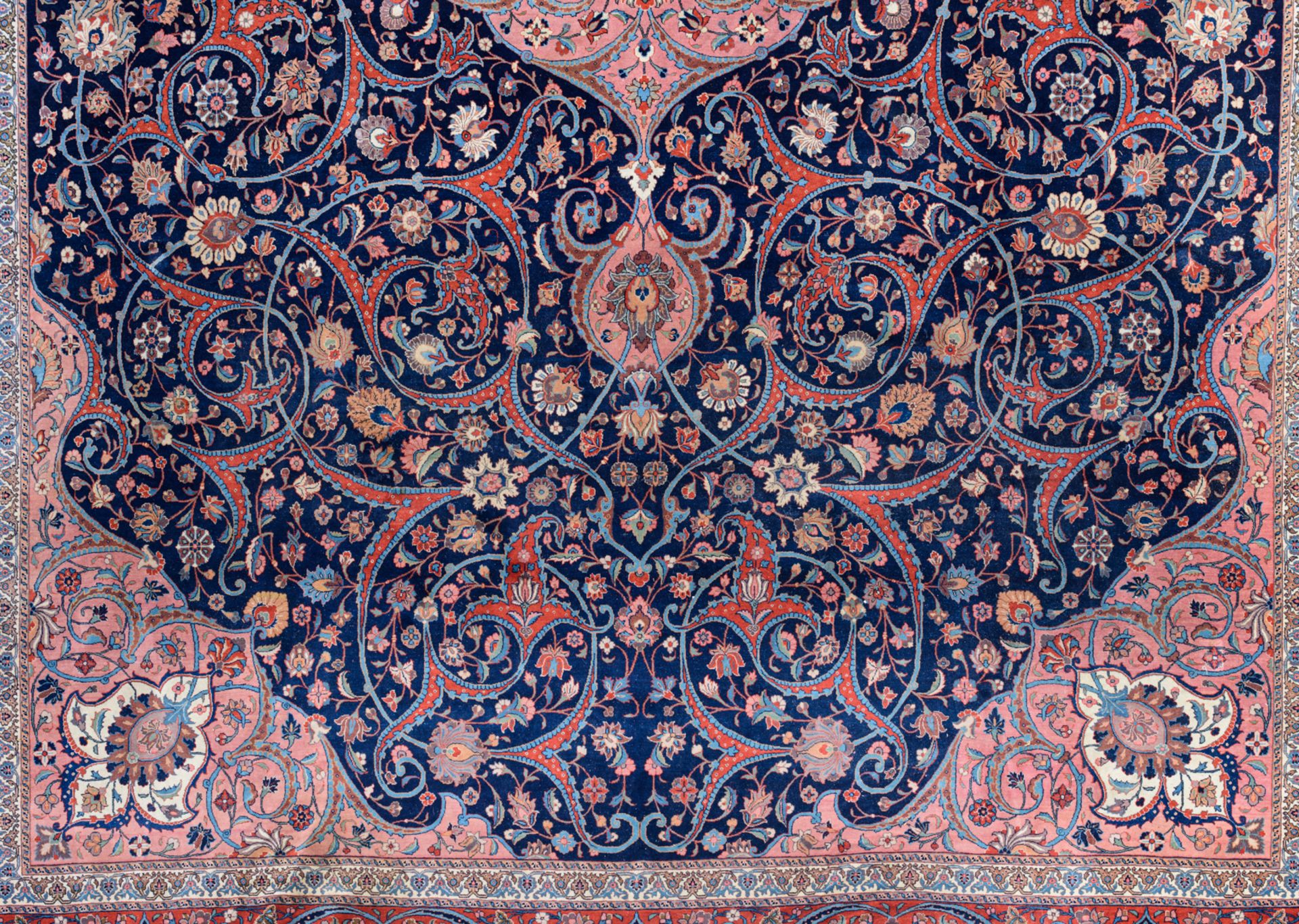 A fine Oriental woollen carpet, floral decorated, 333 x 492 cm - Bild 6 aus 6