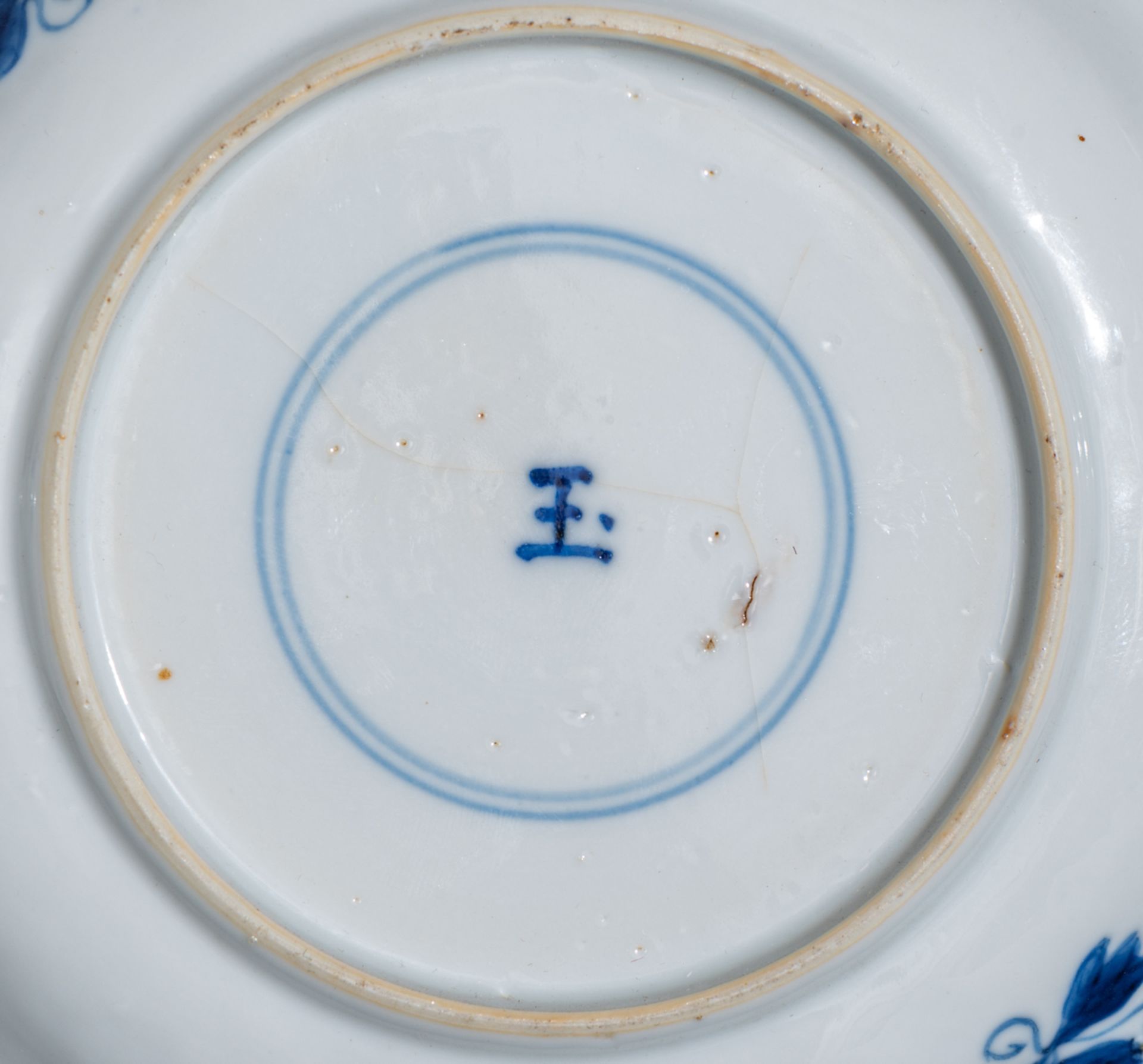 Three Chinese blue and white Kangxi period teacups and saucers, decorated with an underwater jungle; - Bild 24 aus 24