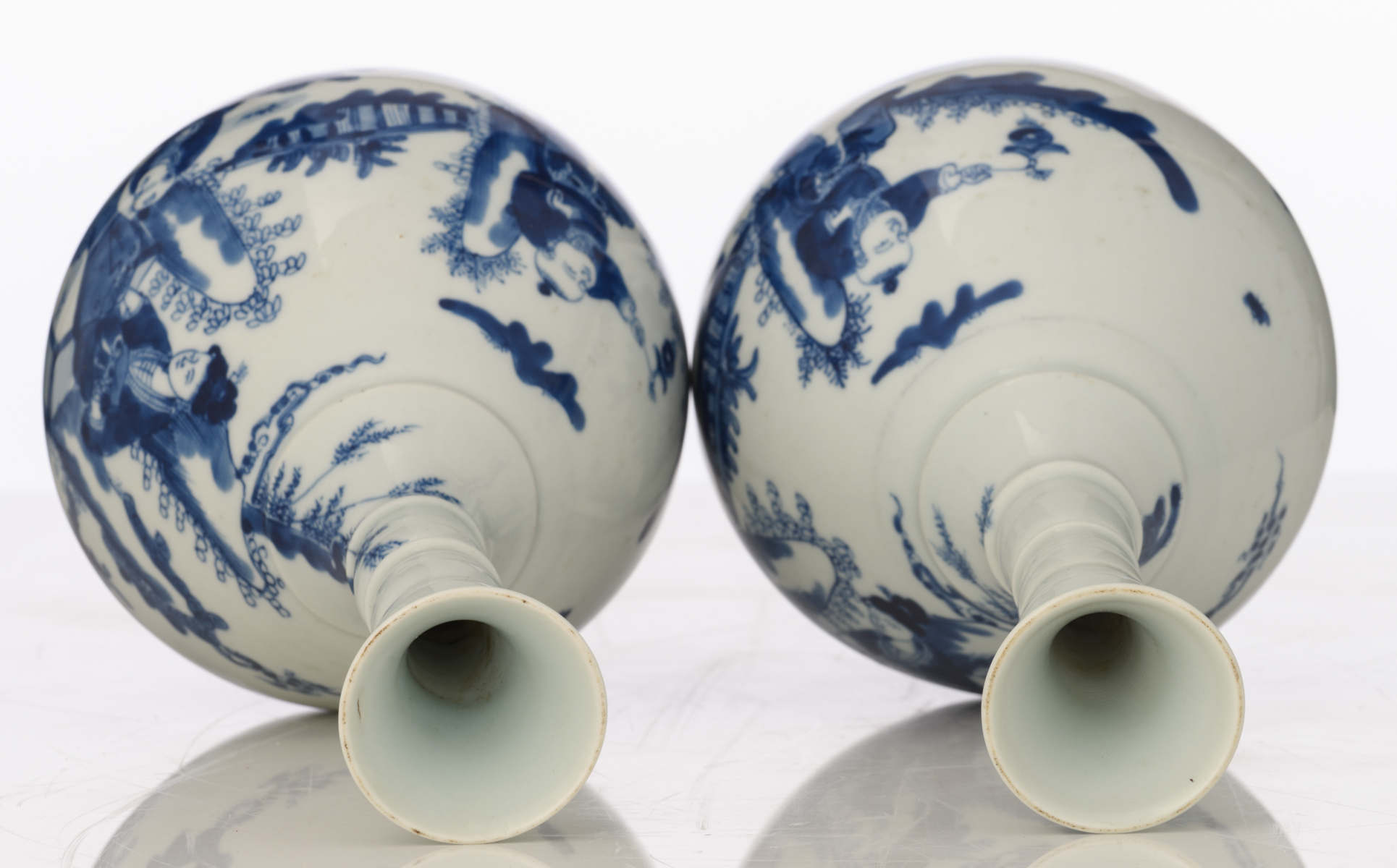 Two nearly identical Chinese blue and white bottle vases, decorated with Long Elisa and the playing - Image 7 of 9