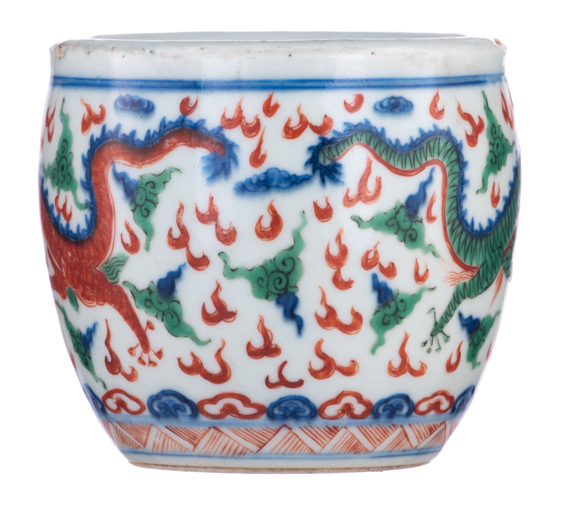 A Chinese wucai jarlet, decorated with two dragons, chasing the flaming pearl among clouds, marked, - Bild 3 aus 7