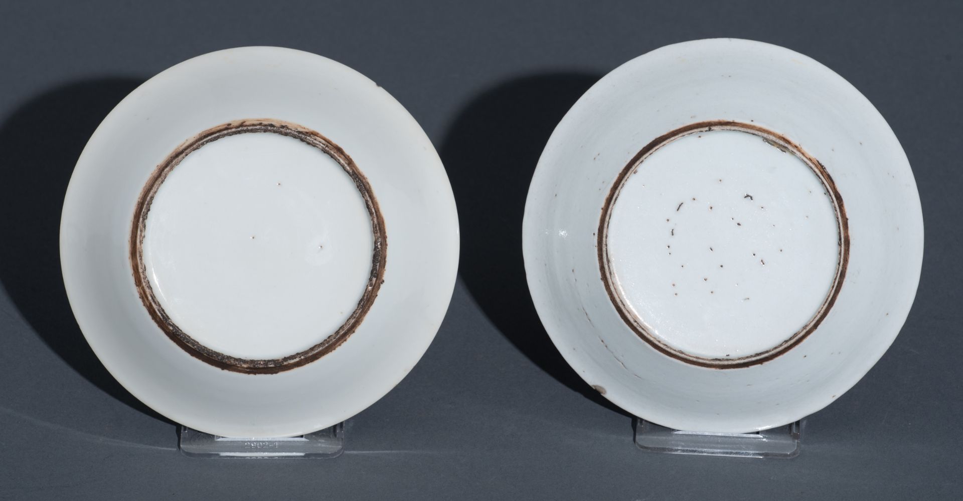 Two Chinese famille verte trays, decorated with a beauty and a boy; added a ditto biscuit fang-hu te - Bild 3 aus 10