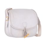 A vintage Hermès white leather 'duffle bamboo' handbag, H 19 - W 22 cm