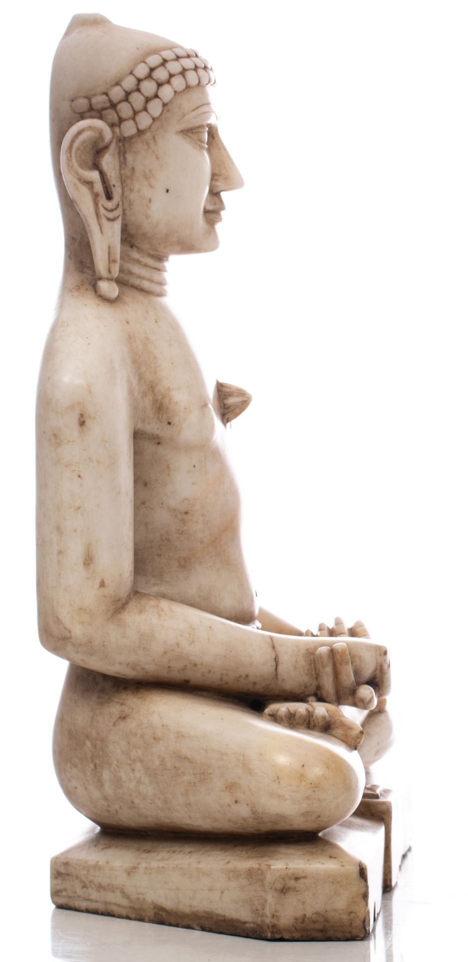An Oriental alabaster seated Buddha, the hairstyle with traces of polychromy and gilt decoration, 19 - Bild 8 aus 12
