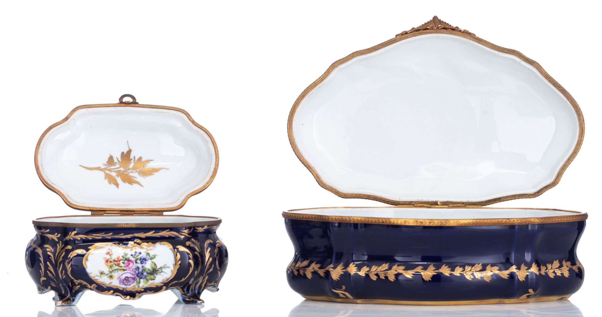 A covered bleu royale ground Sèvres box with gilt bronze mounts, the roundel polychrome decorated wi - Bild 10 aus 11