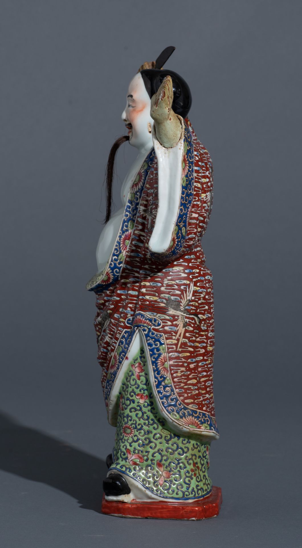 A Chinese famille rose figure of Zhongli Quan, with an impressed four-character mark, 19thC, H 35,5 - Bild 4 aus 9