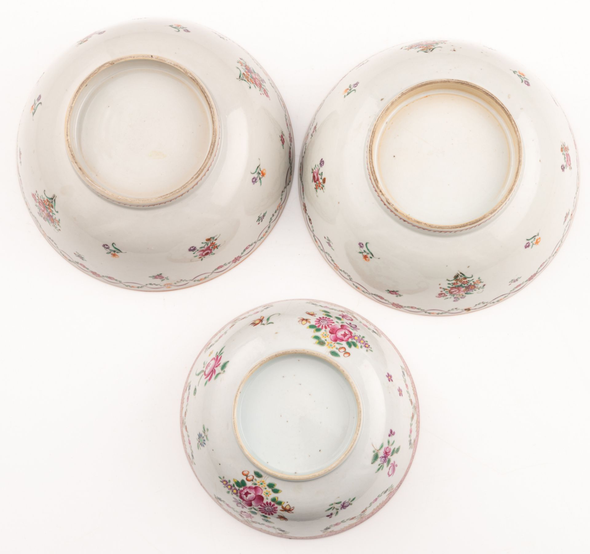 Three Chinese famille rose export porcelain bowls; added eleven ditto dishes in Imari, famille rose, - Bild 7 aus 7