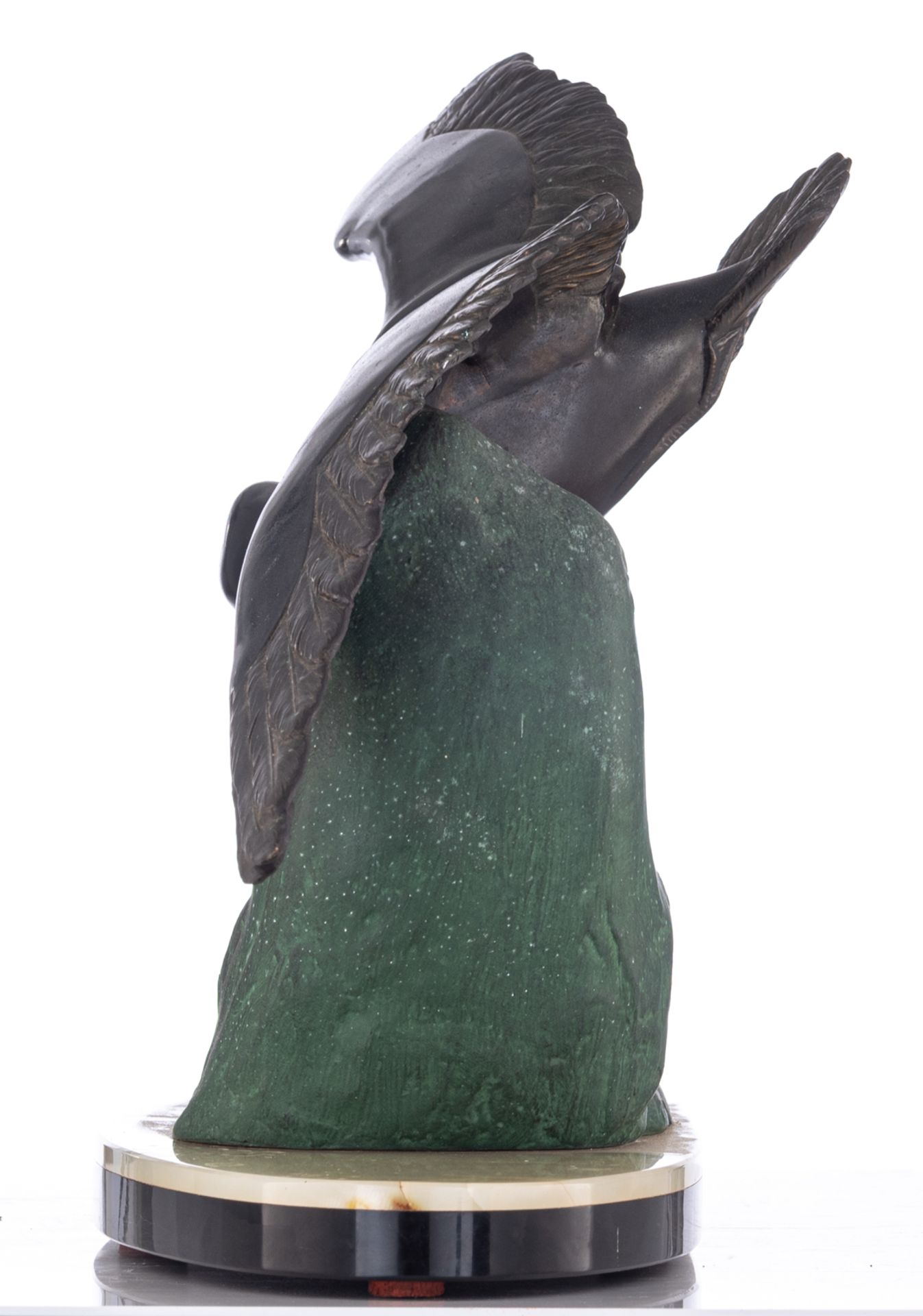 Leducq M, a flying gull, an Art Déco sculpture in patinated zamac on a green onyx and noir Belge mar - Bild 3 aus 7