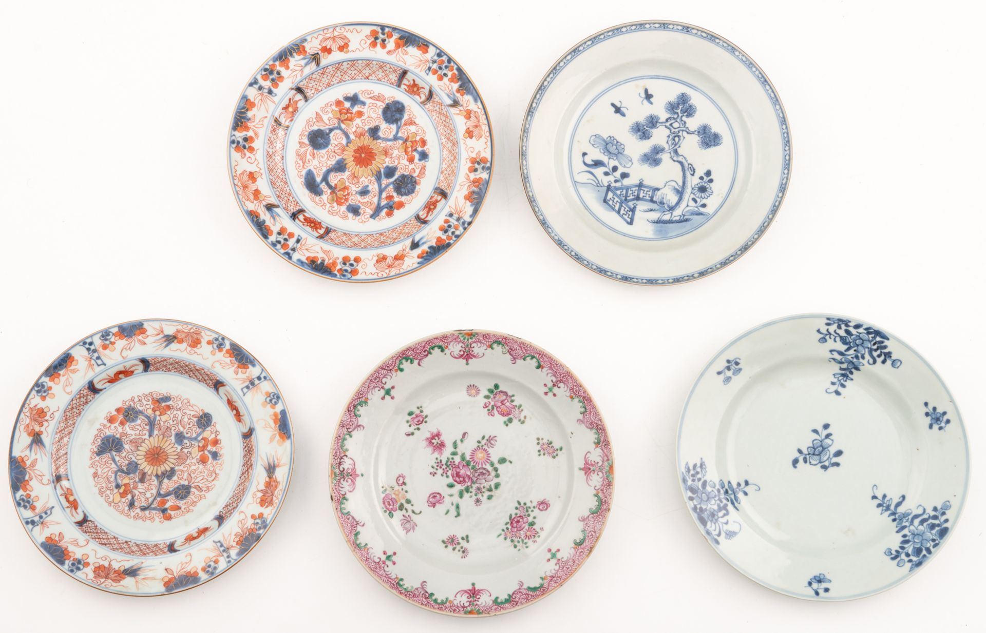 Three Chinese famille rose export porcelain bowls; added eleven ditto dishes in Imari, famille rose, - Image 4 of 7