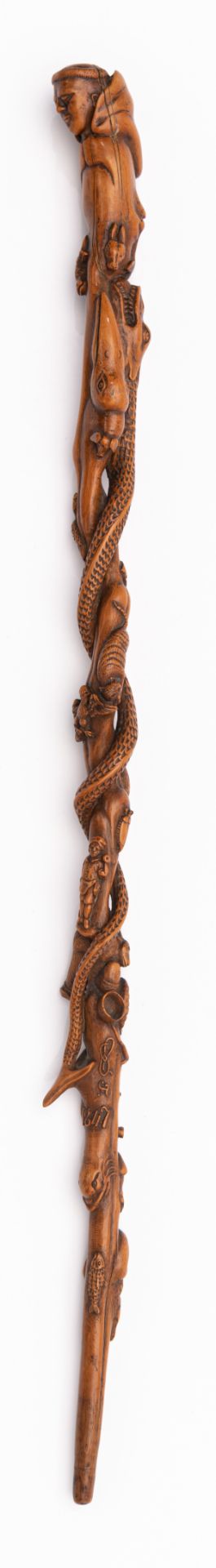 A probably box wooden Spanish-Filipino colonial walking stick, richly carved and decorated with an u - Bild 2 aus 4