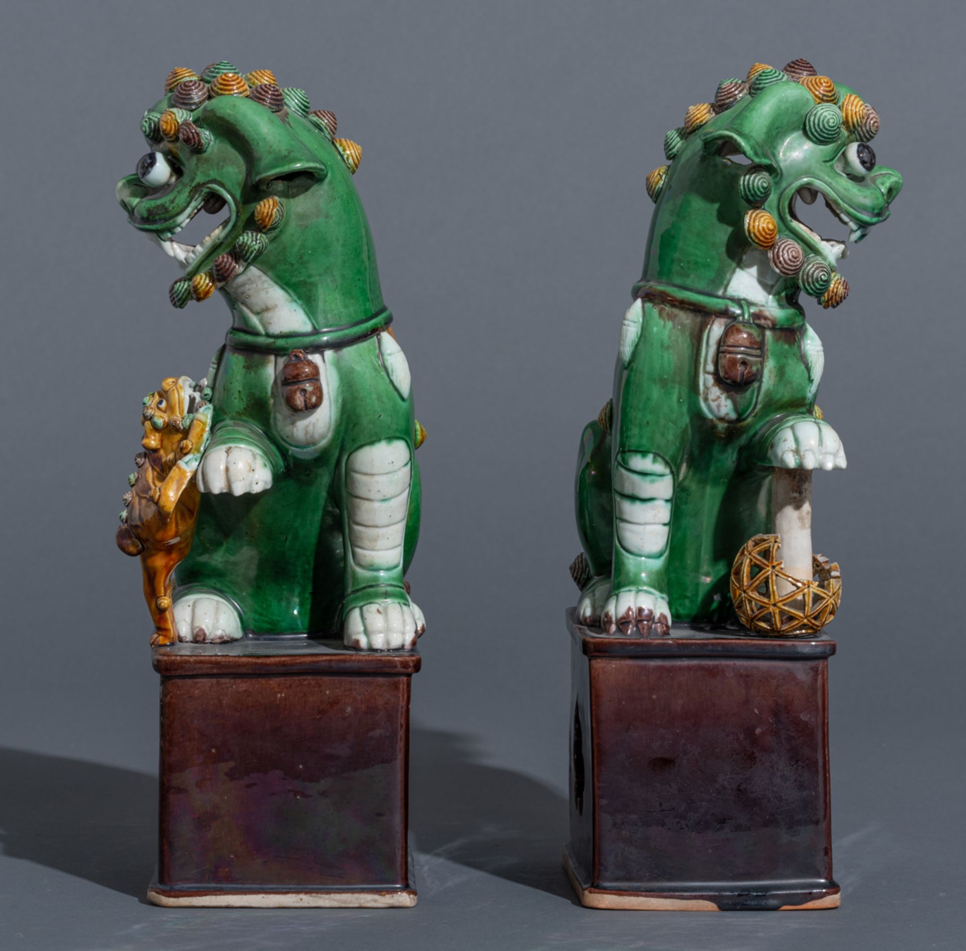 A pair of sancai Fu lions; added five polychrome decorated figures, depicting standing figures, i.e. - Image 5 of 13