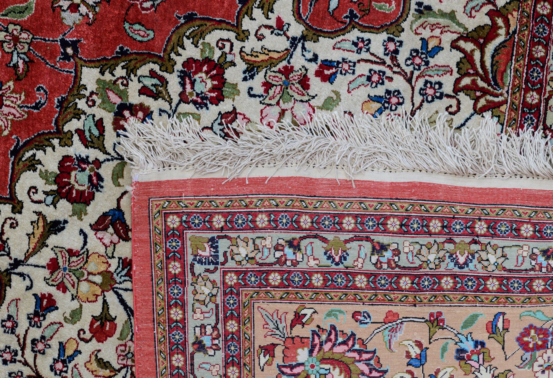 An Oriental woollen rug, floral decorated, 253 x 345 cm - Bild 3 aus 5