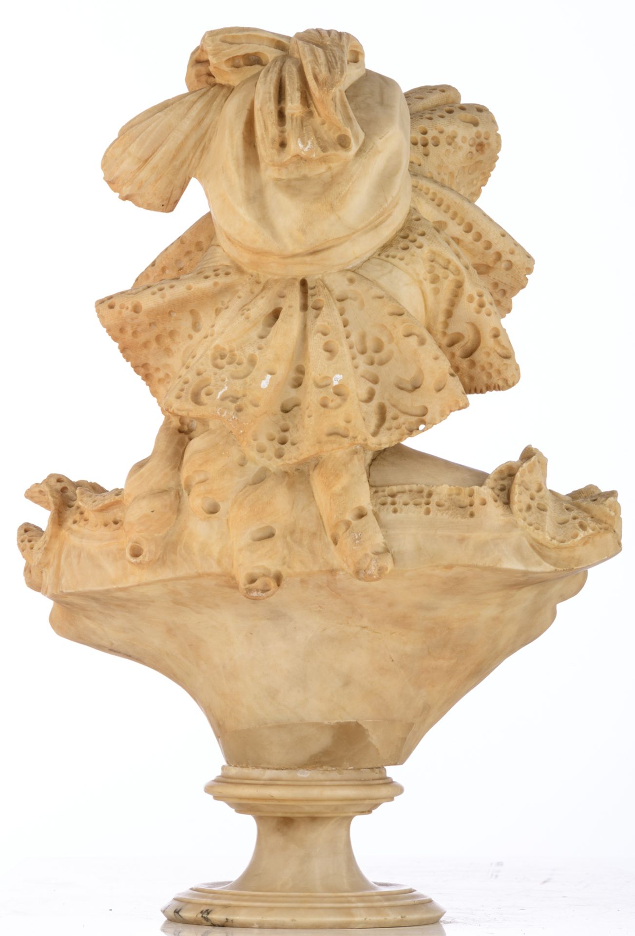 No visible signature, the bust of a young girl with a lacework hat, alabaster on a rouge royal and n - Bild 4 aus 9