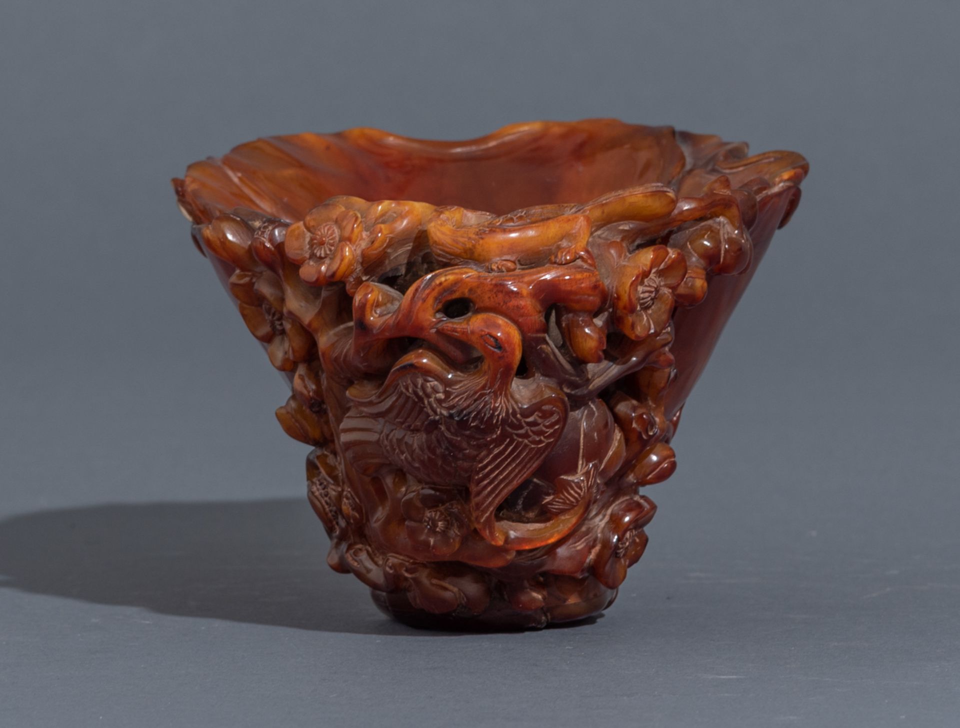 A Chinese 20thC horn cup alto-relievo sculpted like a turbulent river with a school of carps swimmin - Bild 3 aus 7