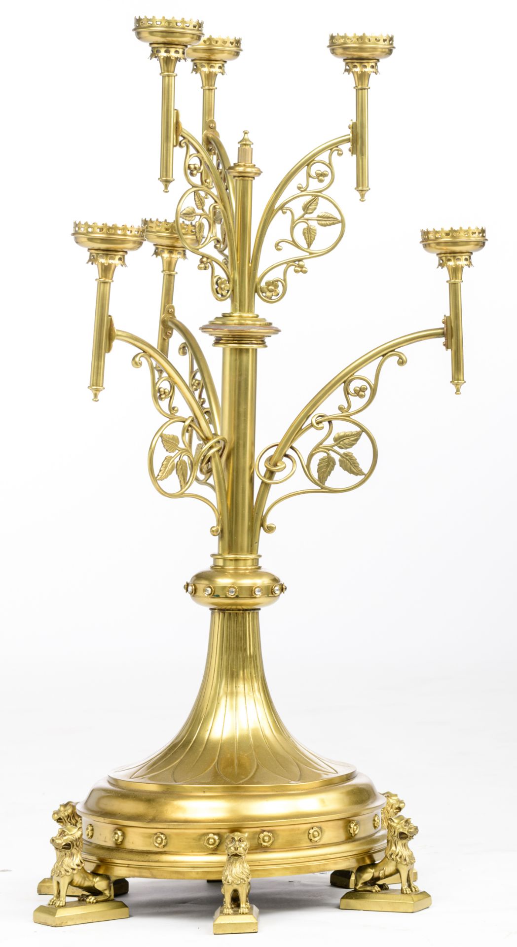 An imposing bronze Gothic Revival floor candelabra on lion-shaped feet, the six arms decorated with - Bild 4 aus 6