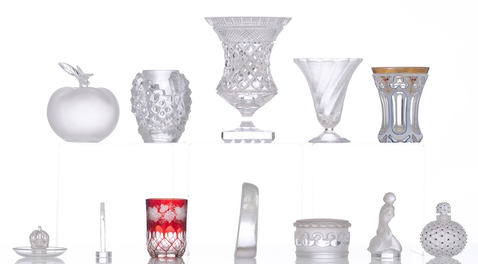A collection of Lalique glassware, consisting of a 'Cactus' flask, a 'Naraïde' sculpture, 'Leda and - Image 4 of 15