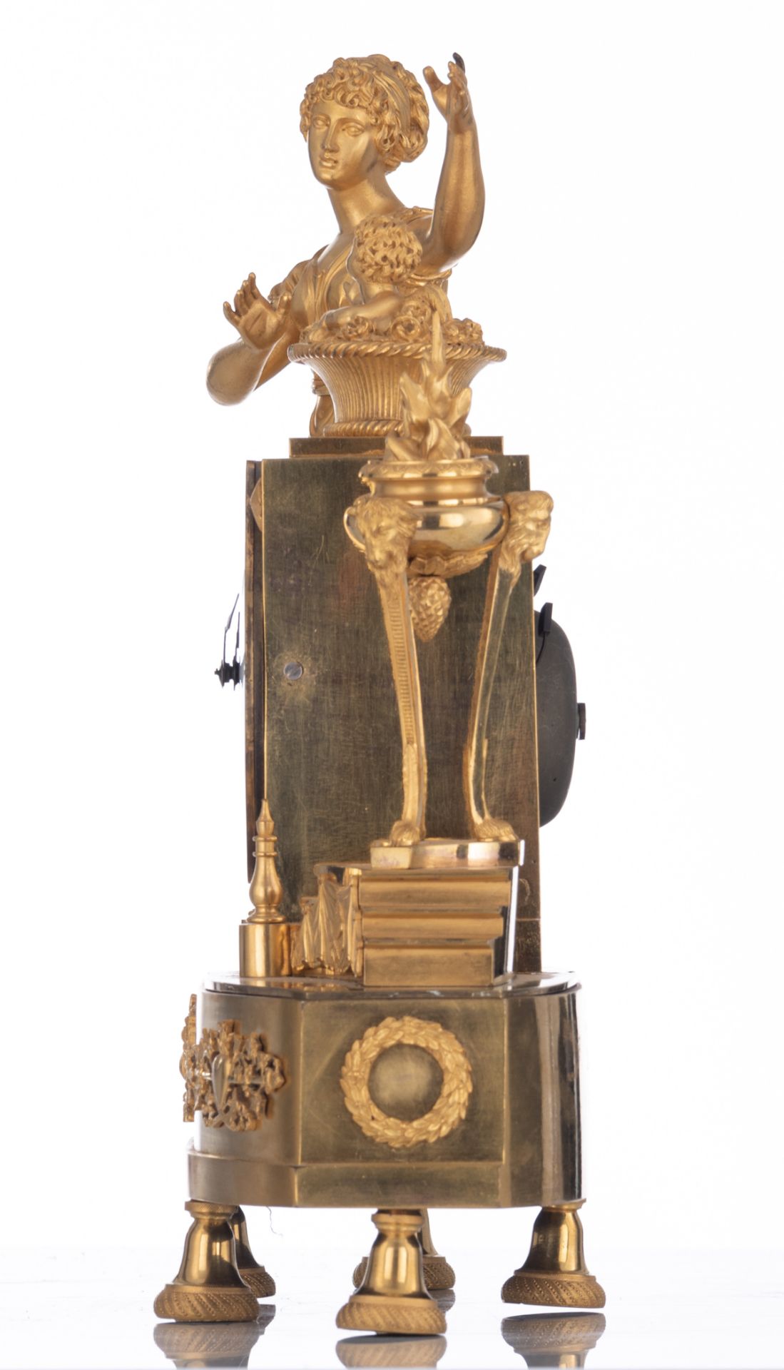 A fine ormolu bronze French Restauration pendulum clock, with on top an allegory on birth, the first - Bild 2 aus 9