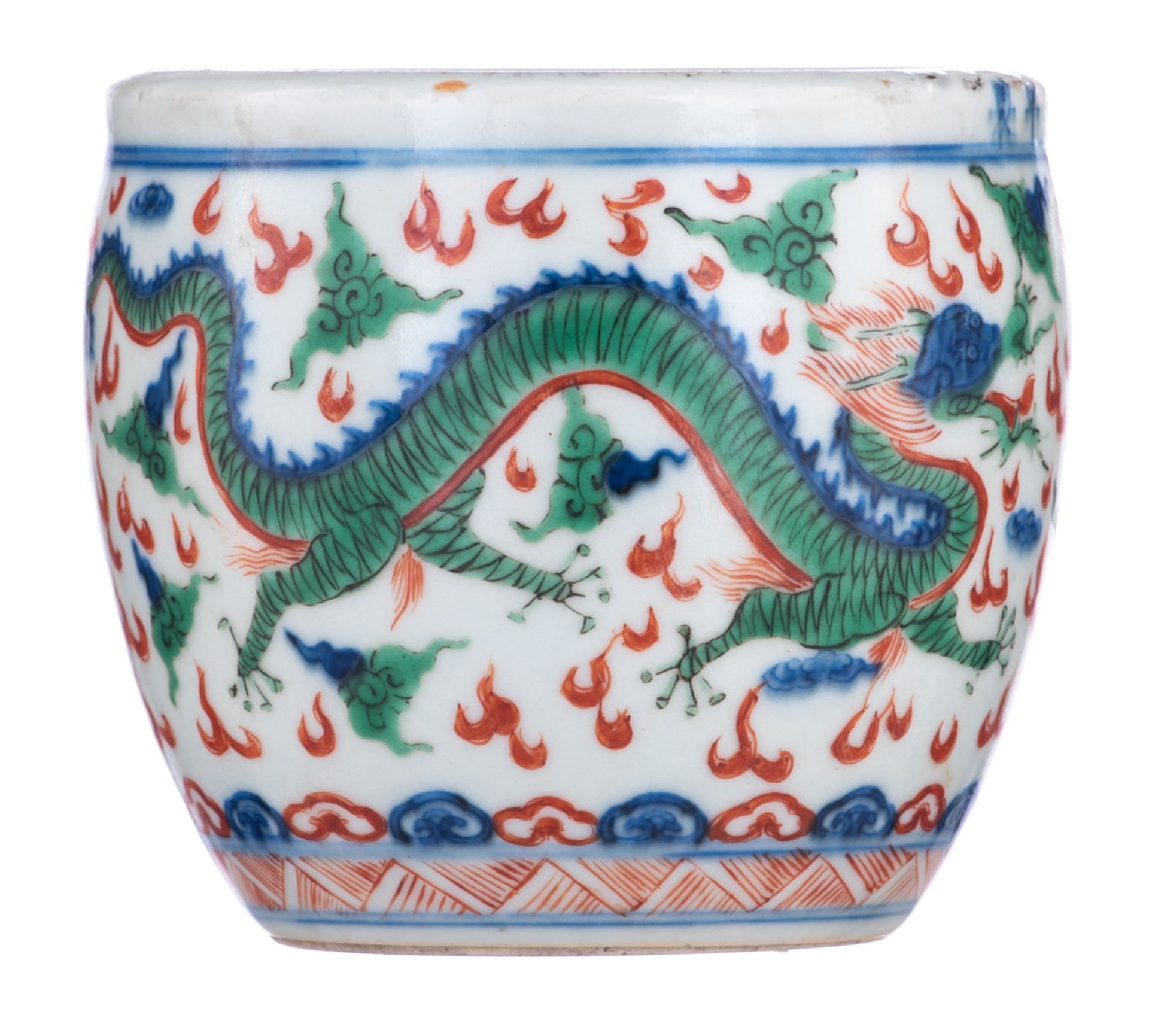 A Chinese wucai jarlet, decorated with two dragons, chasing the flaming pearl among clouds, marked, - Bild 4 aus 7