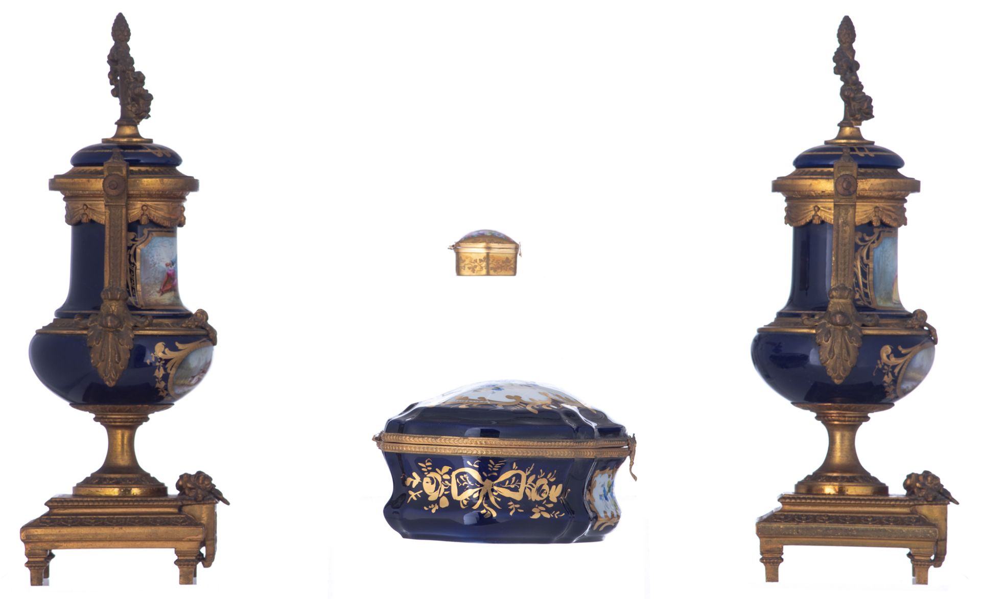 A pair of bleu royale ground Sèvres type vases, with gilt bronze mounts, the roundels polychrome dec - Bild 4 aus 7