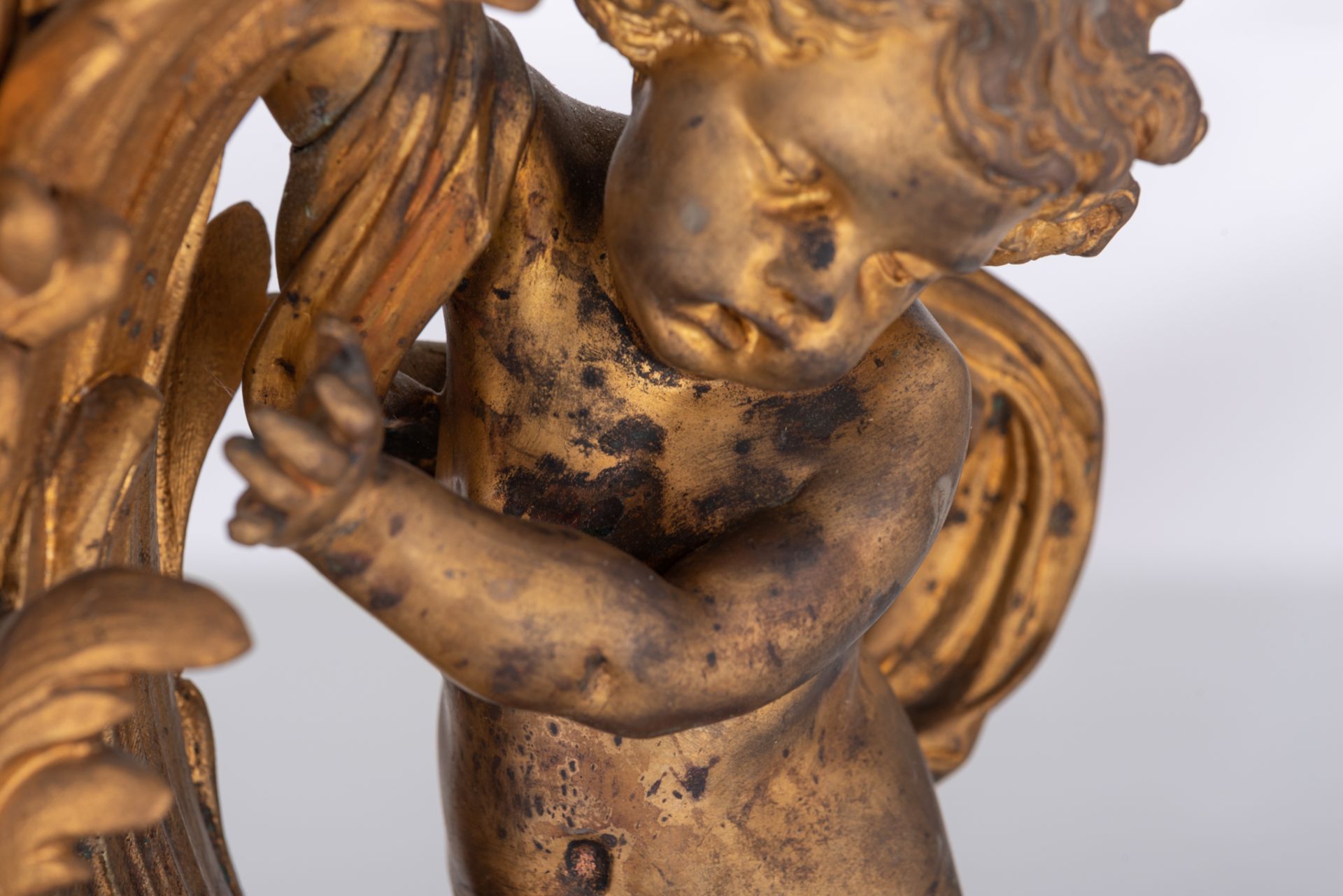 A fine gilt bronze Rococo Revival mantle clock, decorated with putti, the inside mechanism marked 'M - Image 5 of 11