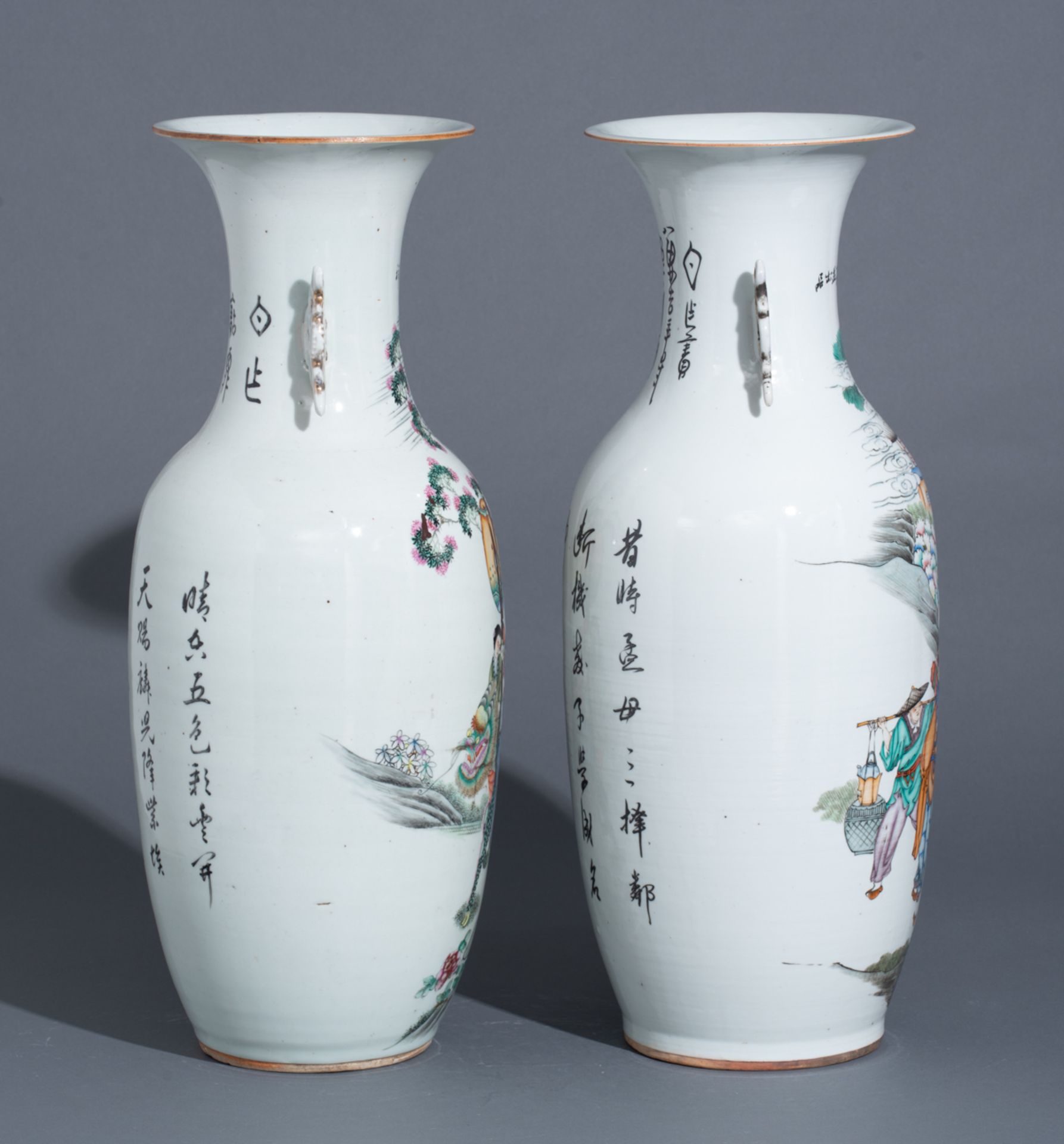 Two Chinese polychrome vases, one vase decorated with the 'qilin bringing the children', the other v - Bild 5 aus 7