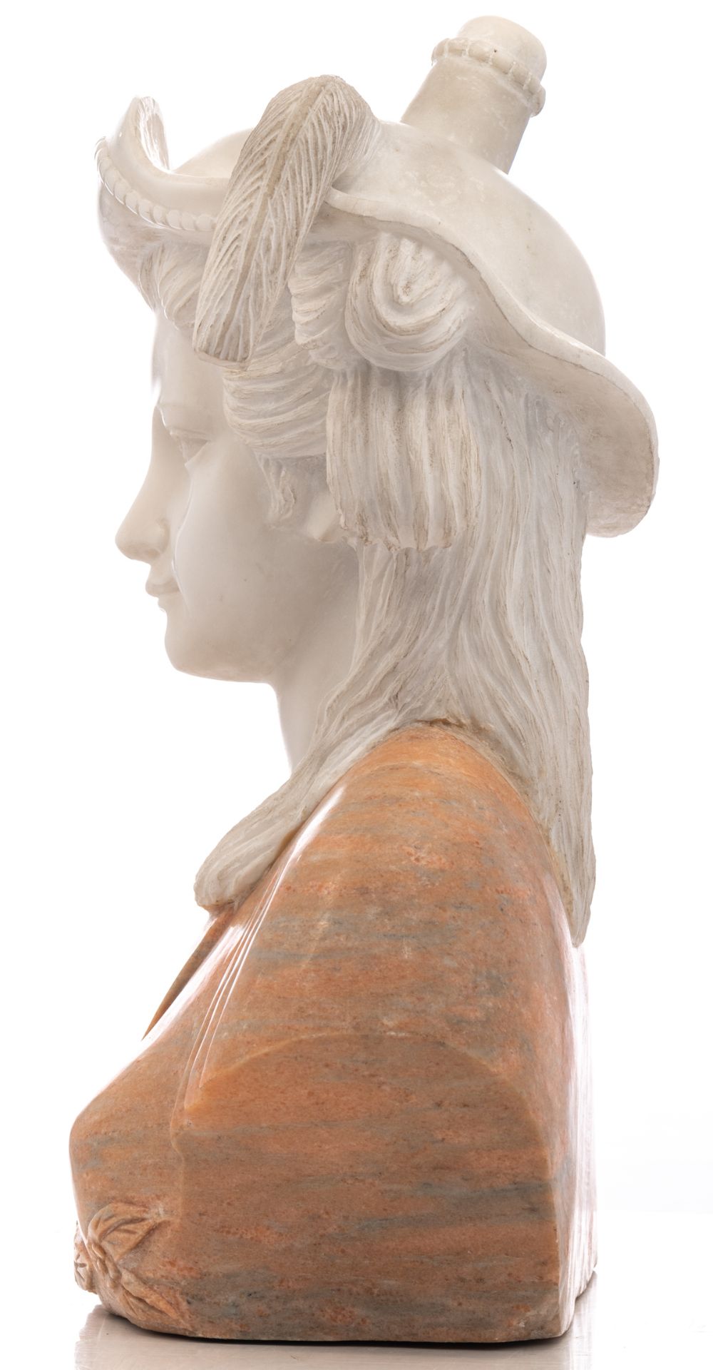 No visible signature, the bust of a beauty wearing a hat, Carrara and Rosso Verona marble, H 60 cm - Bild 3 aus 5