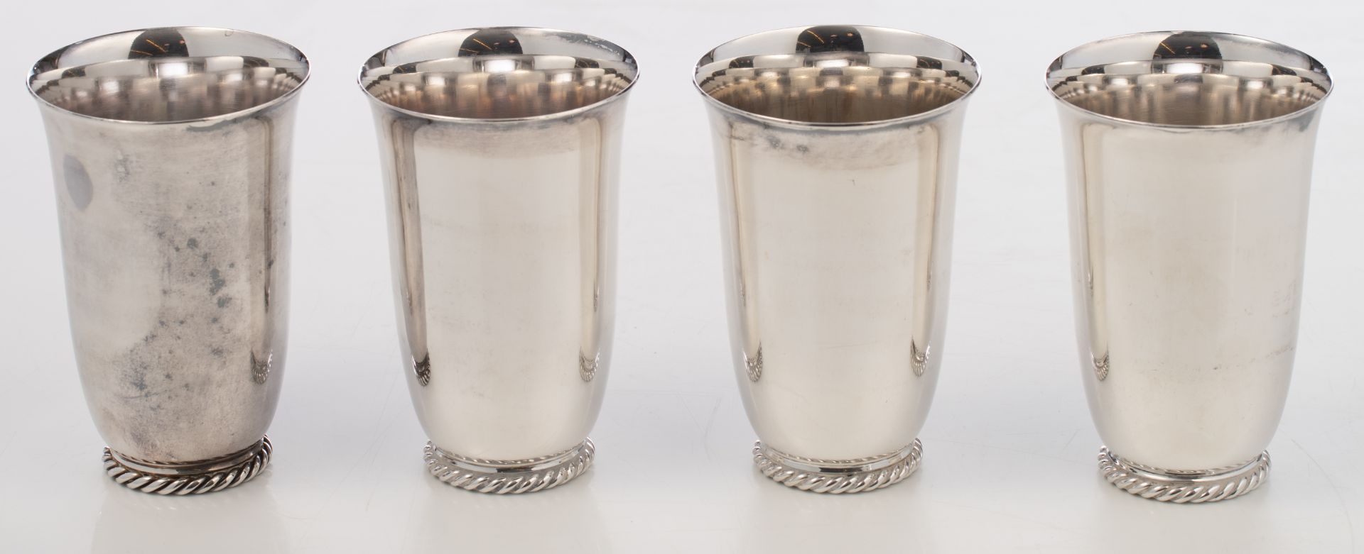 An 800/000 silver seven-piece lemonade set consisting of six goblets and an ewer with a twisted ivor - Bild 15 aus 32