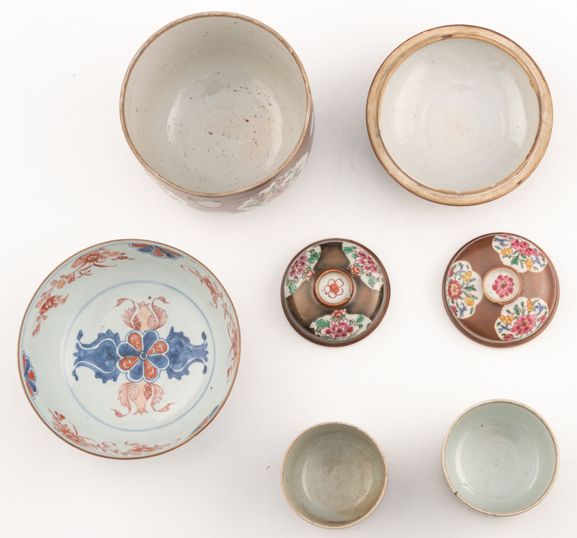 Three Chinese café au lait and famille rose ginger jars and covers, decorated with fruits and flower - Image 5 of 6