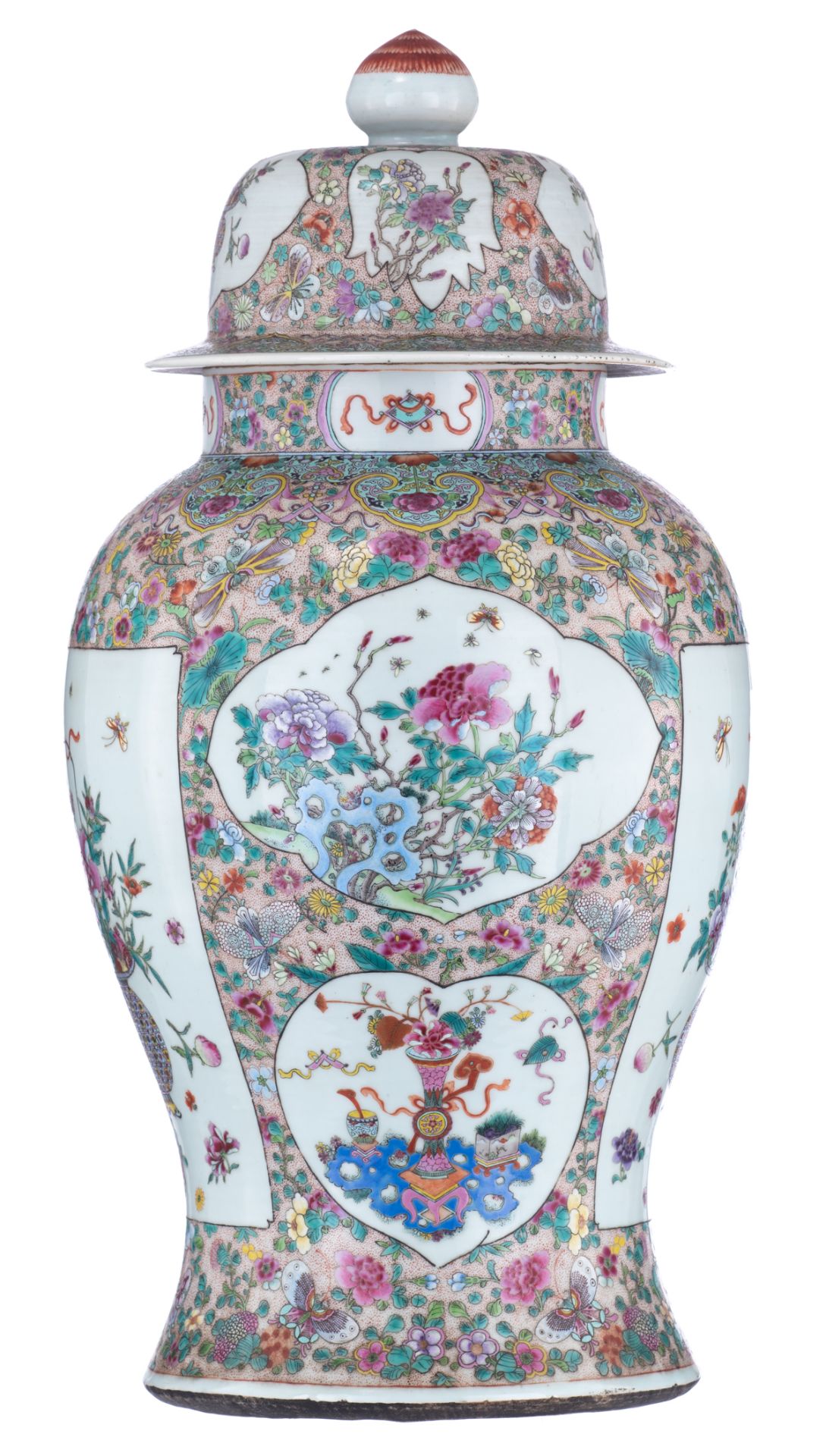 An impressive Chinese famille rose vase with cover, all over decorated with flowers and butterflies, - Bild 2 aus 8