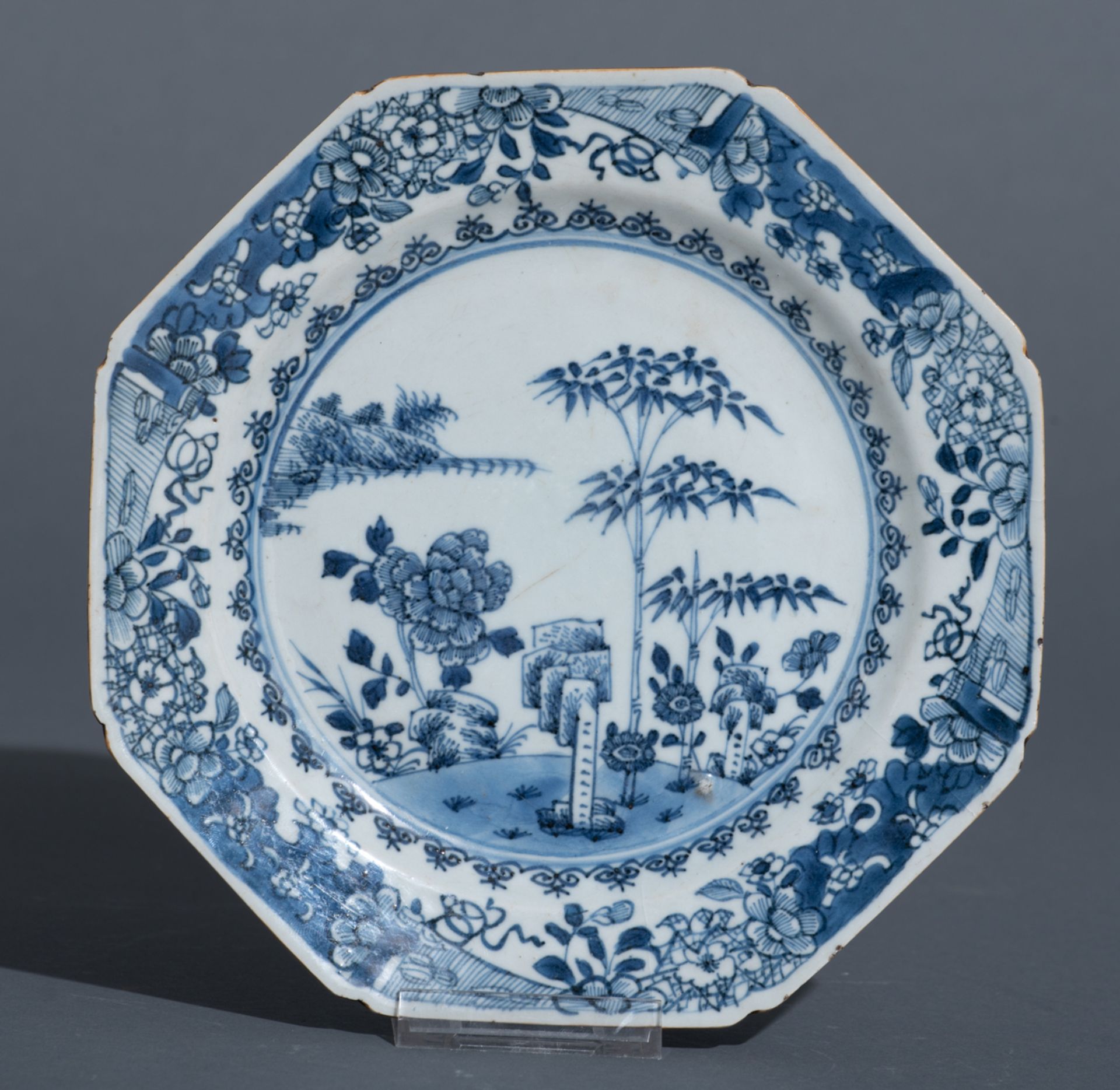 Three Chinese blue and white Kangxi period teacups and saucers, decorated with an underwater jungle; - Bild 18 aus 24