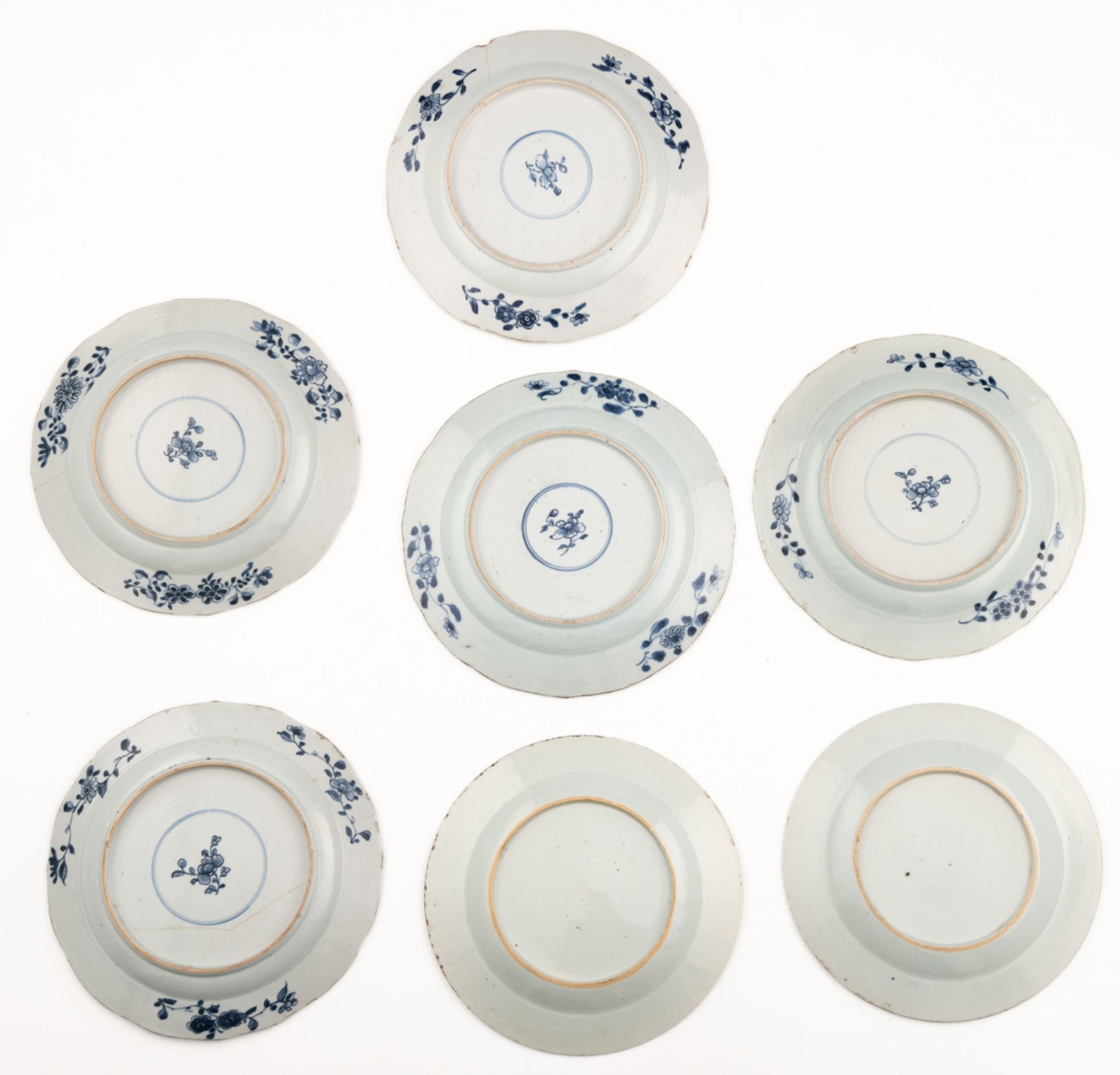Five Chinese blue and white floral decorated dishes, the centre with butterflies; added two ditto di - Bild 3 aus 3