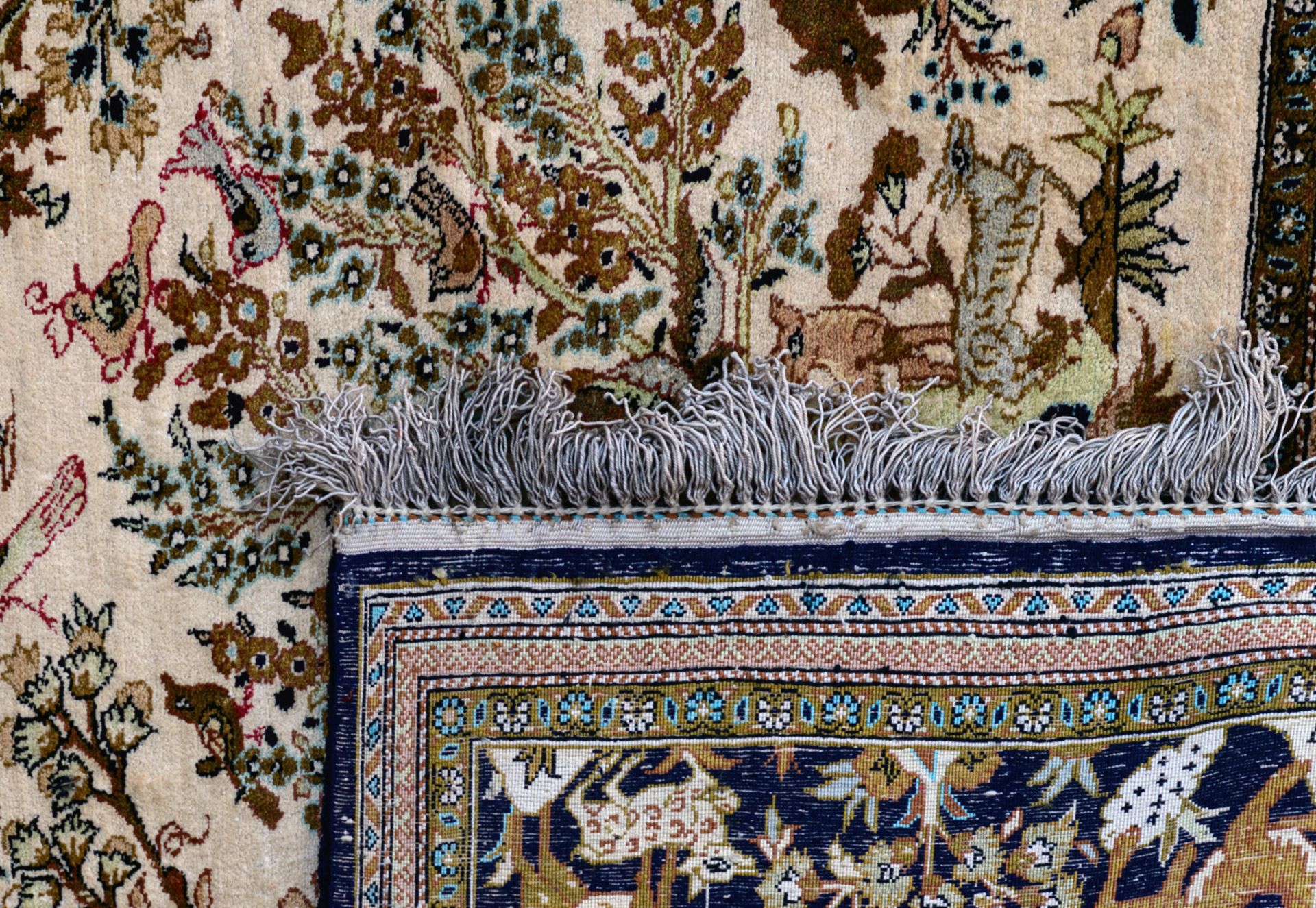 An Oriental silk rug depicting animals scenes in paradise, 145 x 227 cm - Bild 3 aus 6