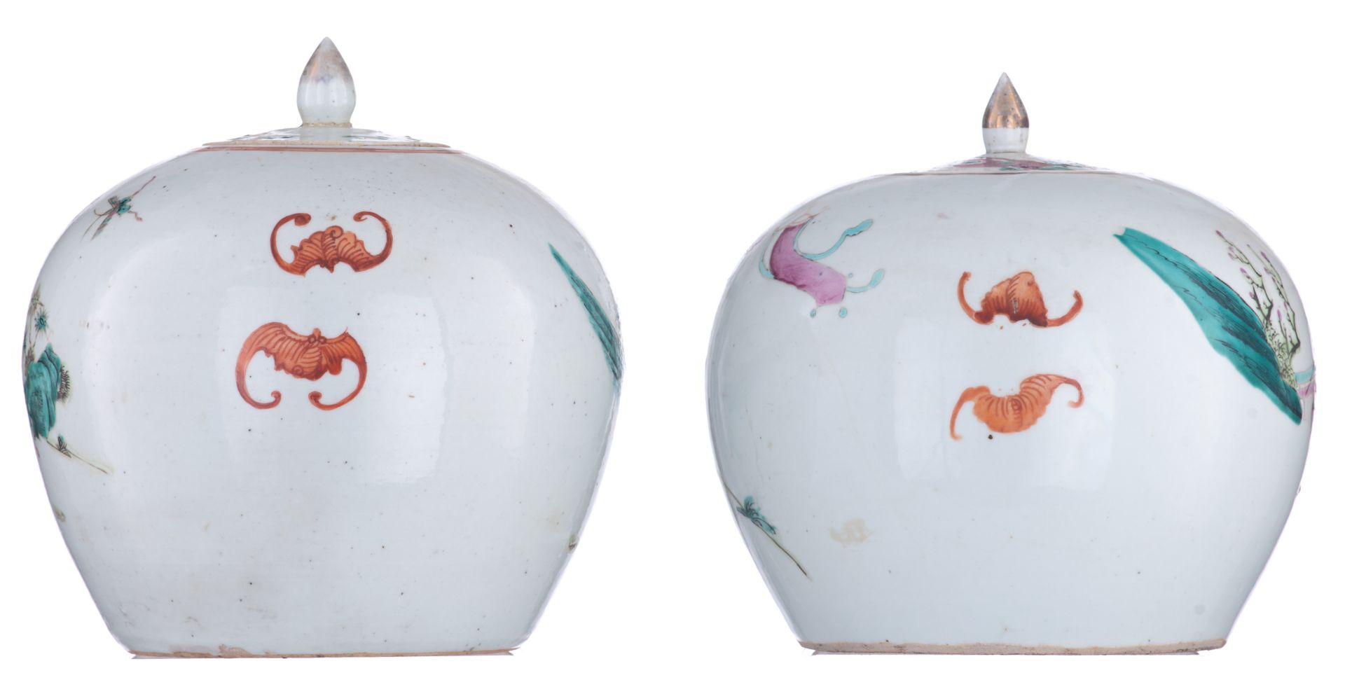 A pair of Chinese famille rose ginger jars, decorated with playing boys in a garden, 19thC, H 23,5 c - Bild 3 aus 6