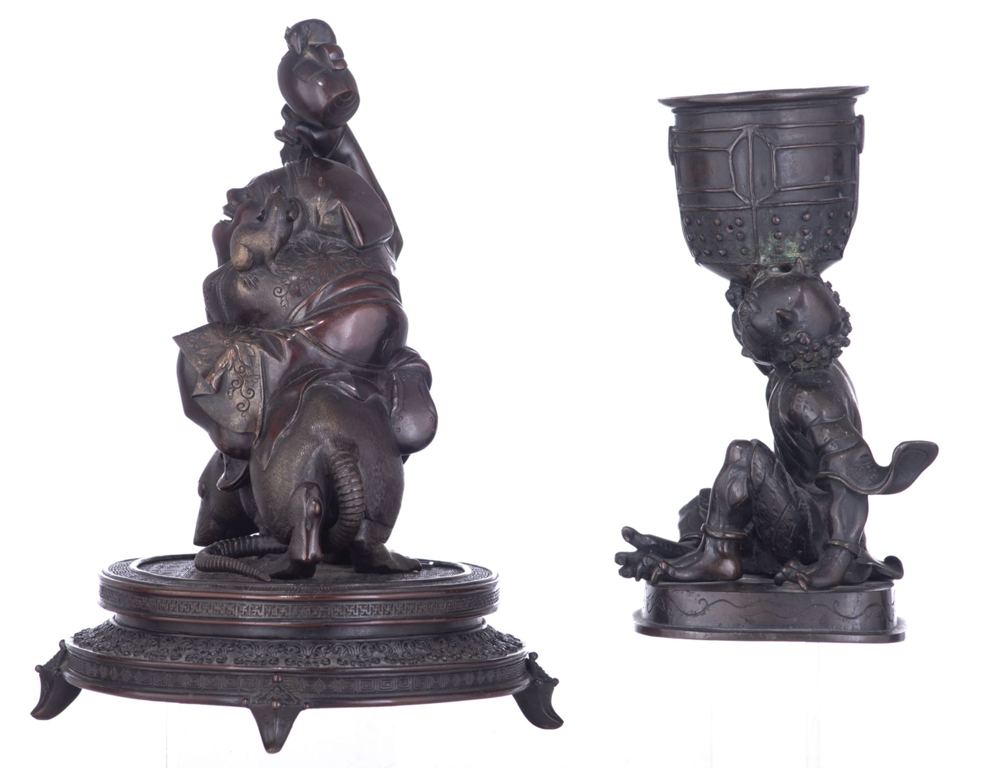 A Japanese bronze statue of the Buddhist god Daikoku, seated on a rat, on a base; added a ditto stat - Bild 2 aus 6