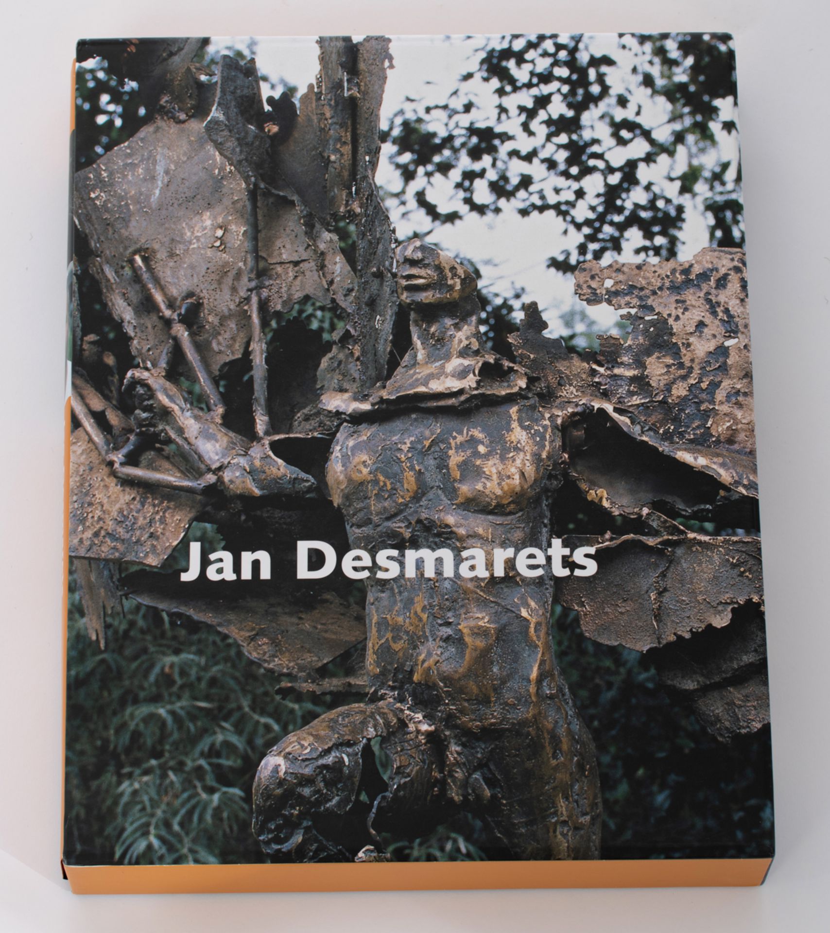 Desmarets J., 'Hurkende man', N° 1/1, patinated bronze on a concrete base, H 132 - 157 cm (without - - Bild 8 aus 9