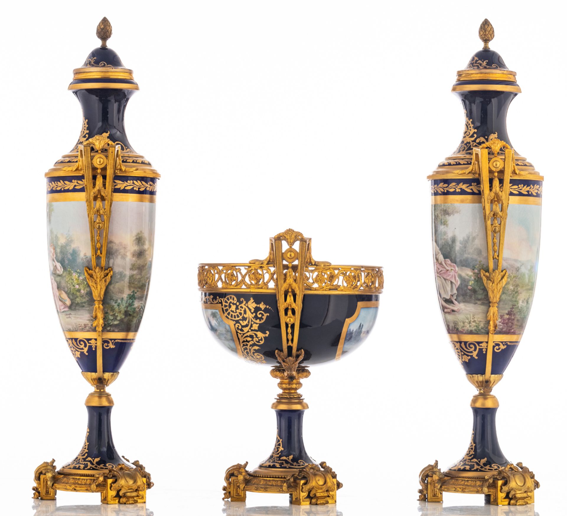 An imposing and exceptional Sèvres three-piece garniture set, consisting of two large bleu royale gr - Bild 2 aus 11