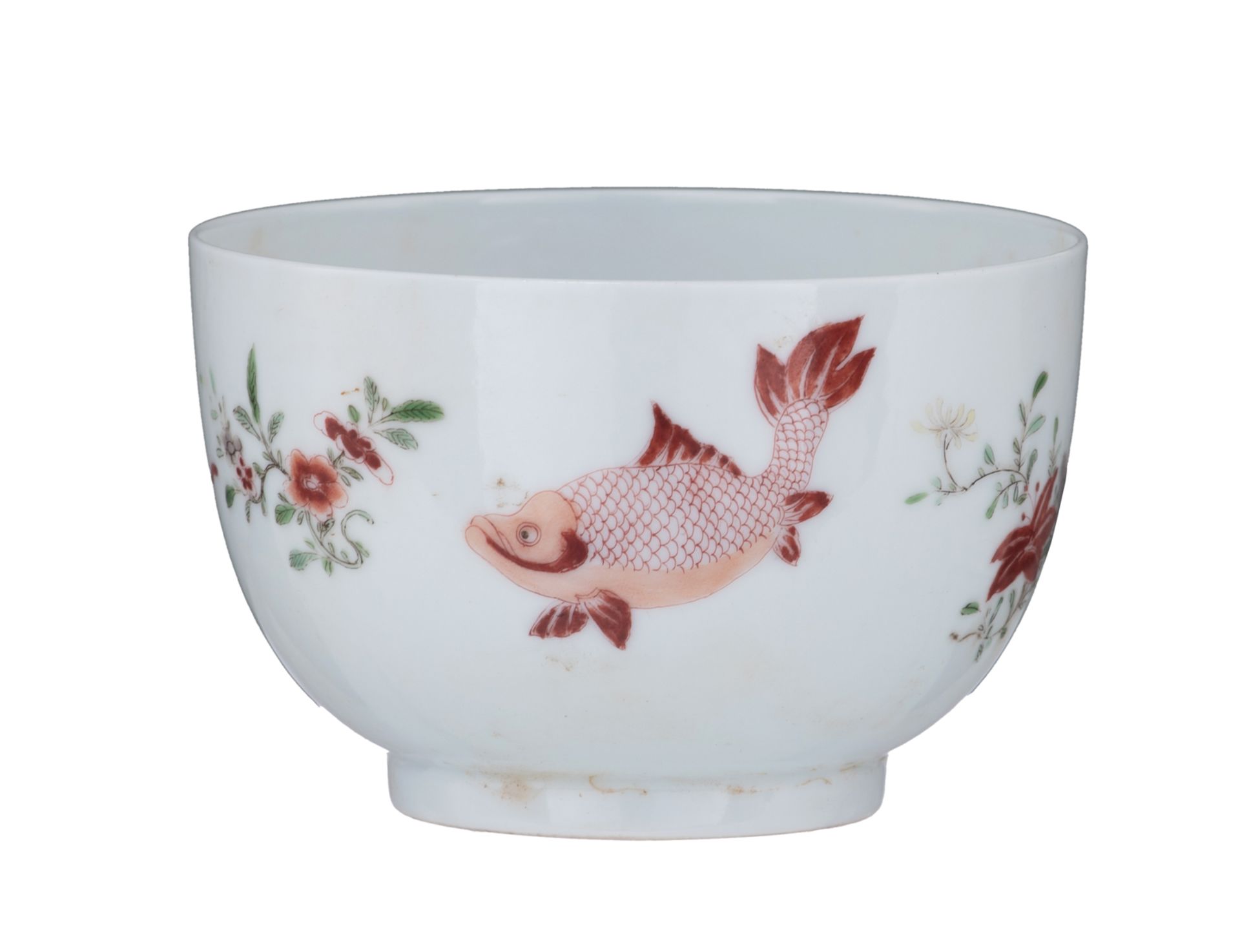 A Chinese famille verte cup, decorated with various fish interchanging with flower bundles in iron-r